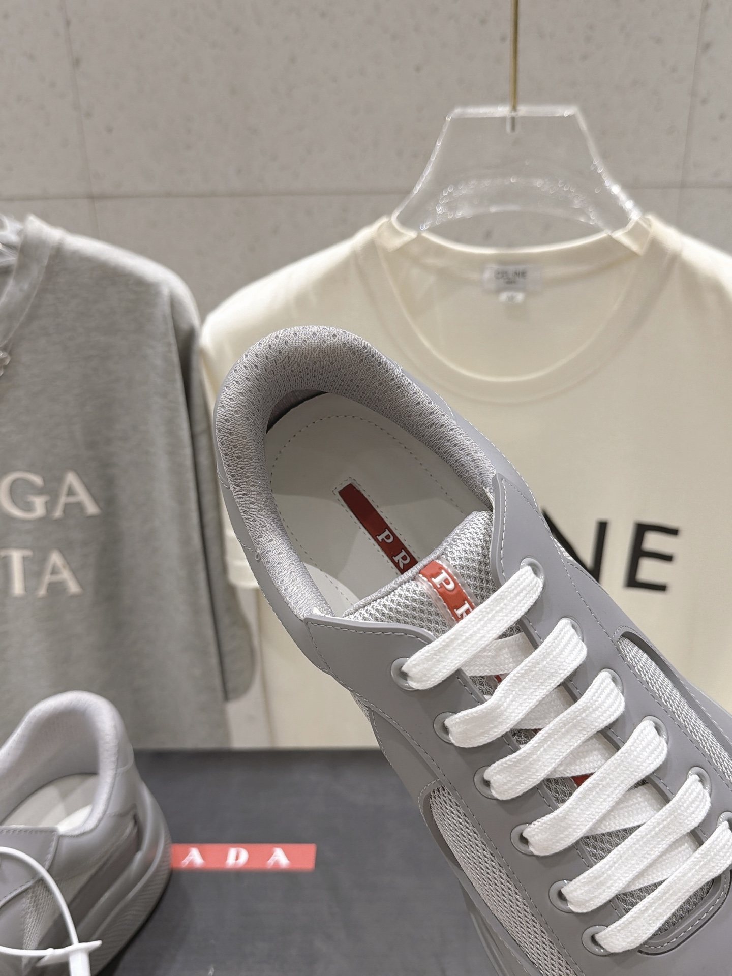 高版本出厂 男码+10 Prada/普拉达F023 2026ss新款系带情侣款厚底透气休闲运动鞋 这款运动鞋延 高版本出厂 男码+10 Prada/普拉达F023 2026ss新款系带情侣款厚底透气休闲运动鞋 这款运动鞋延