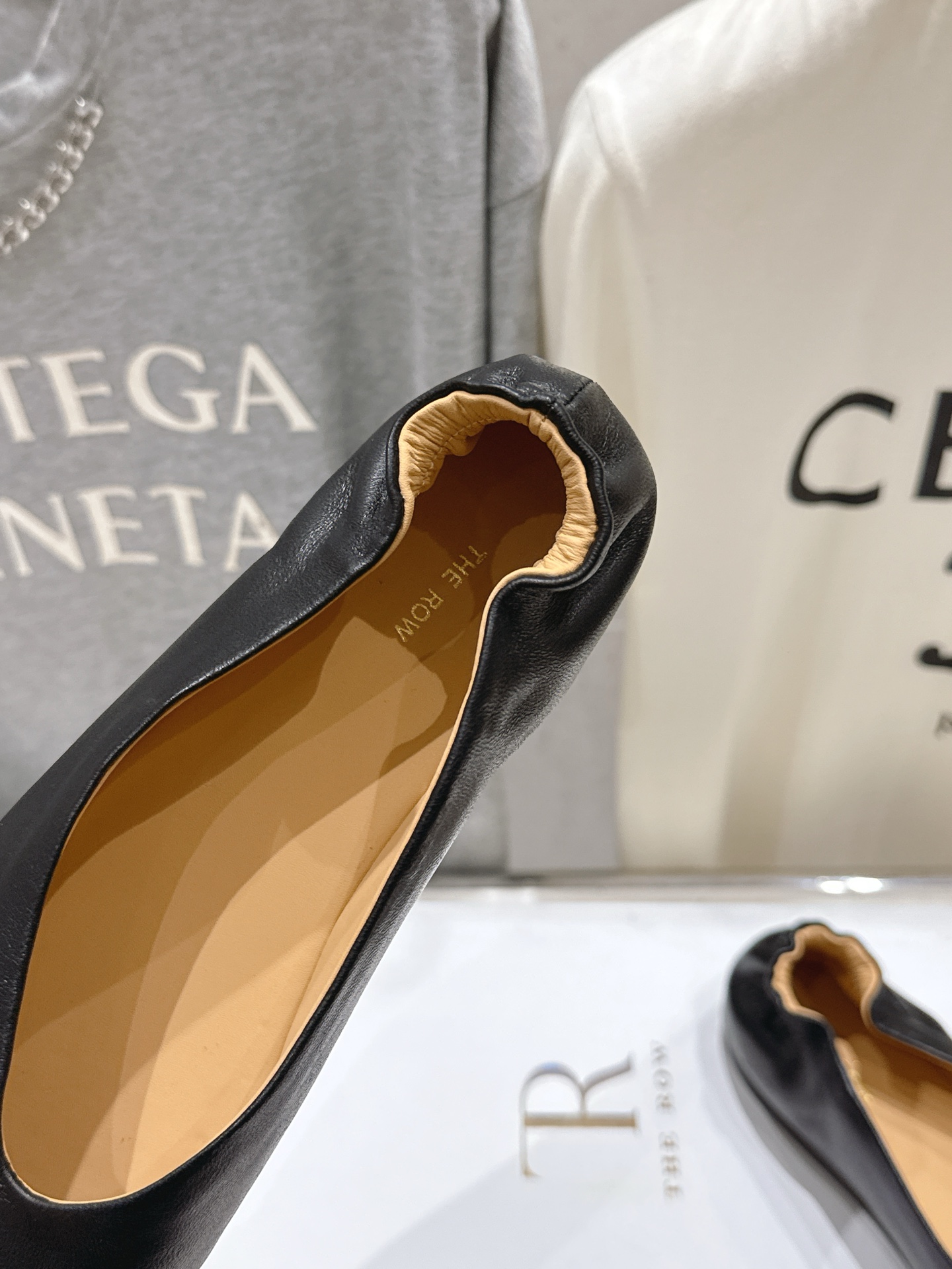 高版本出厂 the row 2026ss秋冬新款一脚蹬玛丽珍乐福鞋平底单鞋 非常舒服的平底鞋,极简设计理念,版型显瘦 高版本出厂 the row 2026ss秋冬新款一脚蹬玛丽珍乐福鞋平底单鞋 非常舒服的平底鞋,极简设计理念,版型显瘦