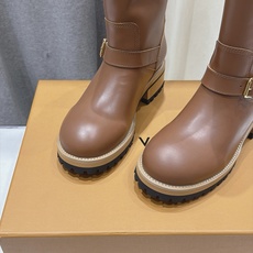 高版本出厂 LOUIS VUITTON F054 26ss LV驴牌新款英伦风帅气马丁靴中筒靴 楦型百搭瘦脚yyd 高版本出厂 LOUIS VUITTON F054 26ss LV驴牌新款英伦风帅气马丁靴中筒靴 楦型百搭瘦脚yyd