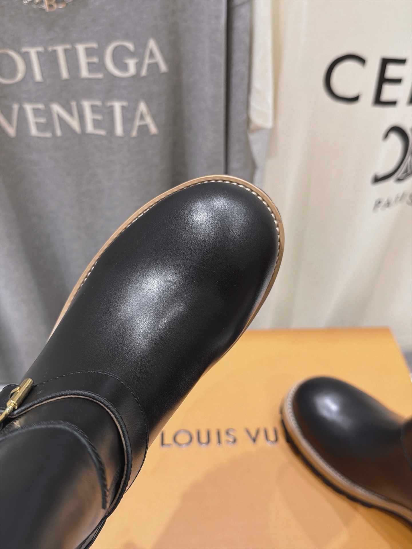 高版本出厂   LOUIS VUITTON  F054 26ss LV驴牌新款英伦风帅气马丁靴中筒靴 楦型百搭瘦脚yyd