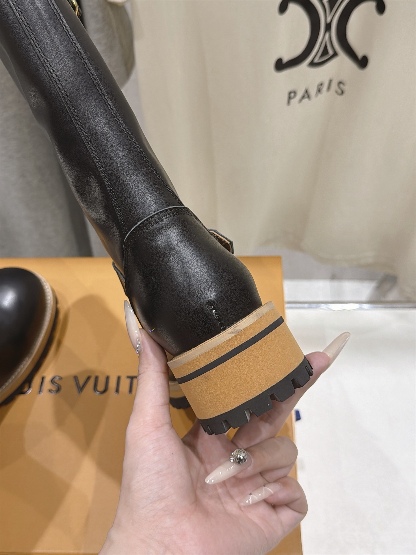 高版本出厂   LOUIS VUITTON  F054 26ss LV驴牌新款英伦风帅气马丁靴中筒靴 楦型百搭瘦脚yyd