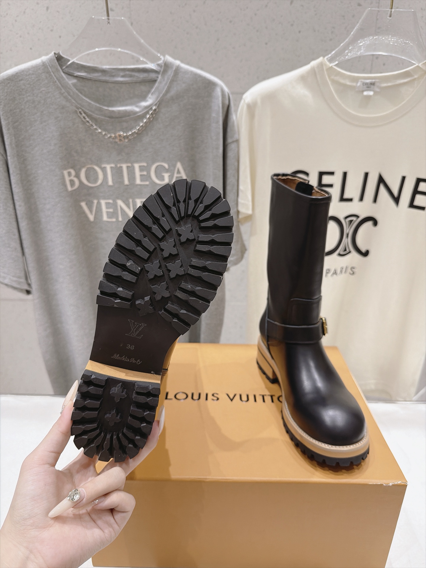 高版本出厂   LOUIS VUITTON  F054 26ss LV驴牌新款英伦风帅气马丁靴中筒靴 楦型百搭瘦脚yyd