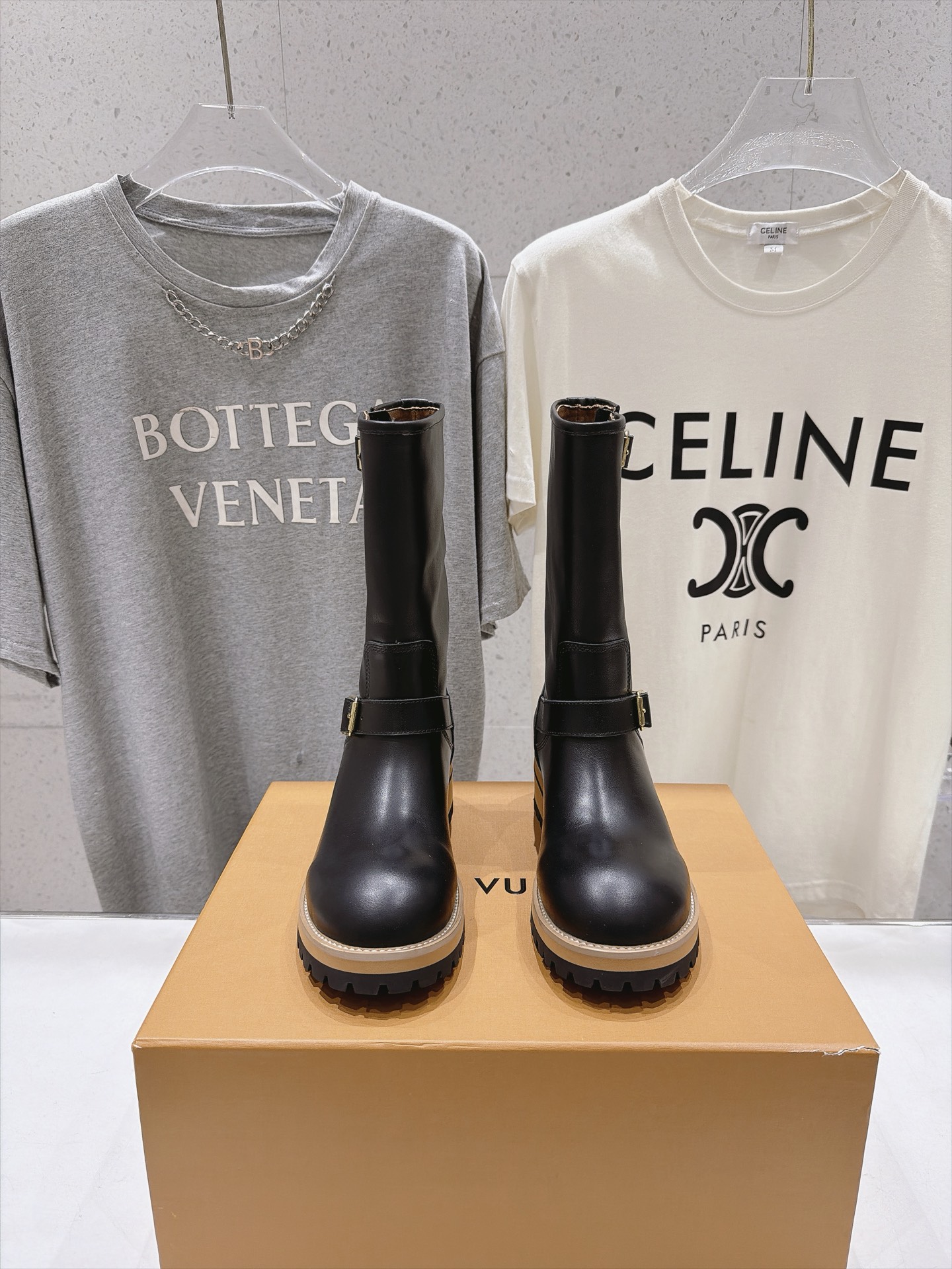 高版本出厂 LOUIS VUITTON F054 26ss LV驴牌新款英伦风帅气马丁靴中筒靴 楦型百搭瘦脚yyd 高版本出厂 LOUIS VUITTON F054 26ss LV驴牌新款英伦风帅气马丁靴中筒靴 楦型百搭瘦脚yyd