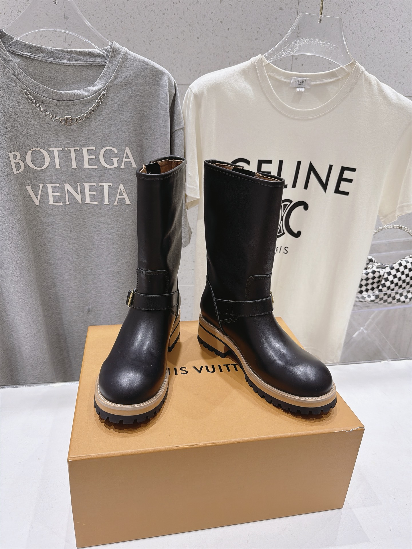 高版本出厂   LOUIS VUITTON  F054 26ss LV驴牌新款英伦风帅气马丁靴中筒靴 楦型百搭瘦脚yyd