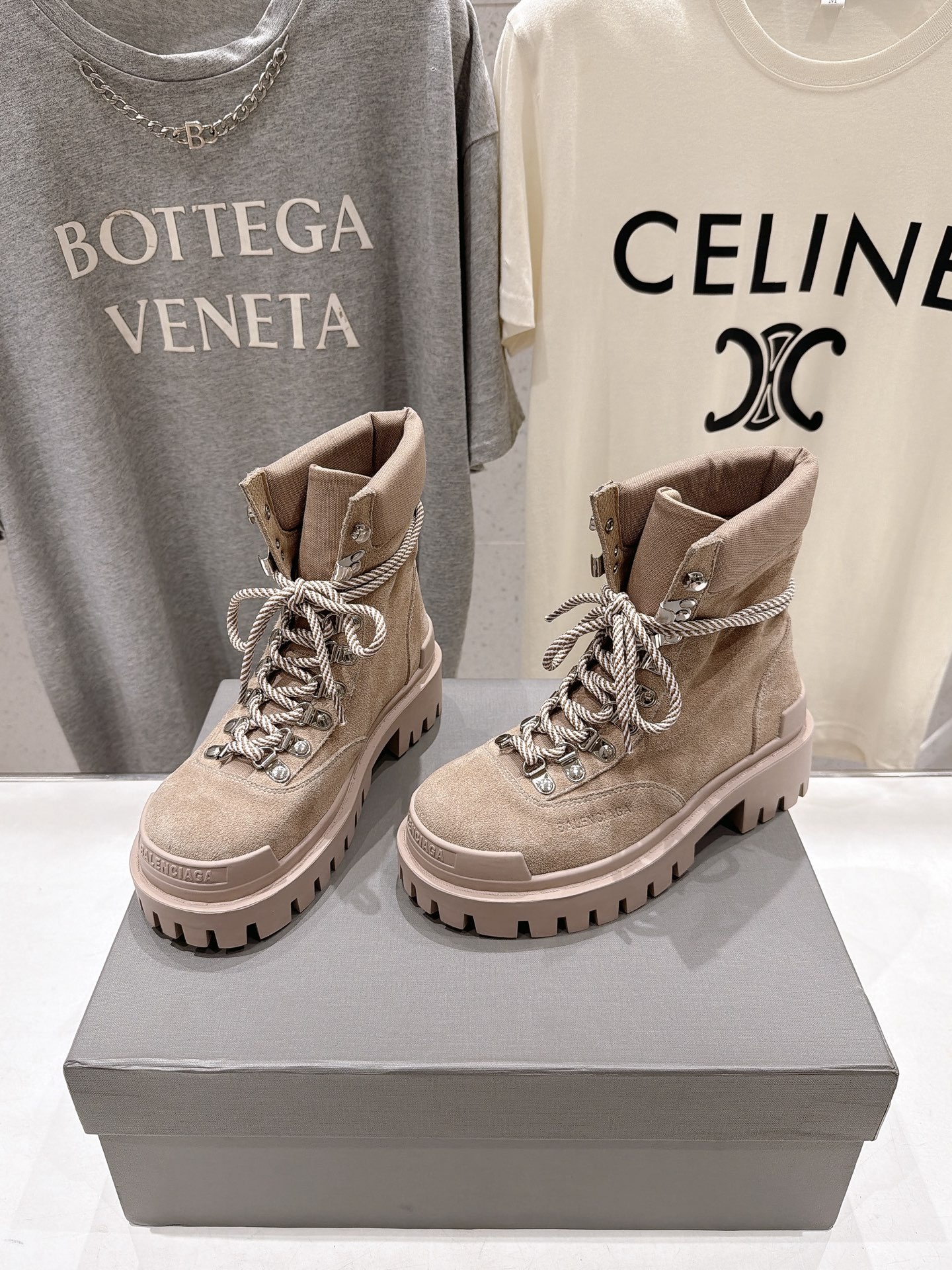 高版本出厂 男码+20 BALENCIAG*巴黎世家F046 2026ss秋冬新款情侣款毒液靴机车靴马丁靴短靴 原 高版本出厂 男码+20 BALENCIAG*巴黎世家F046 2026ss秋冬新款情侣款毒液靴机车靴马丁靴短靴 原