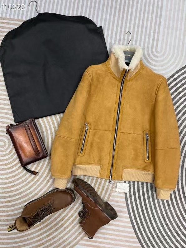 NO:871116,The Hong Kong counter has synchronized the new autumn and winter BC autumn and winter fur jackets. The raw materials are selected from Spain and Merino native fur. The leather surface is soft and delicate, as delicate and smooth as silk, the wool is bright and thick, slightly naturally curly, the leather is relatively tight, the classic stand-up collar design with contrasting threads makes the whole dress more fashionable, coffee color. Code number 48-58: Men's clothing, jackets & coats,19860909香港专柜同步秋冬新款BC 秋冬皮毛一体夹克,原料甄选西班牙,美利奴原生原产皮毛一体.皮面柔软细腻、如丝绸般细腻柔滑、羊毛亮丽厚重,略带自然卷,皮质比较紧实、经典立领设计搭配撞色螺纹使得整件衣服更有时尚感,咖色.码数48—58编码:,男装,jackets & coats,,Women's clothing