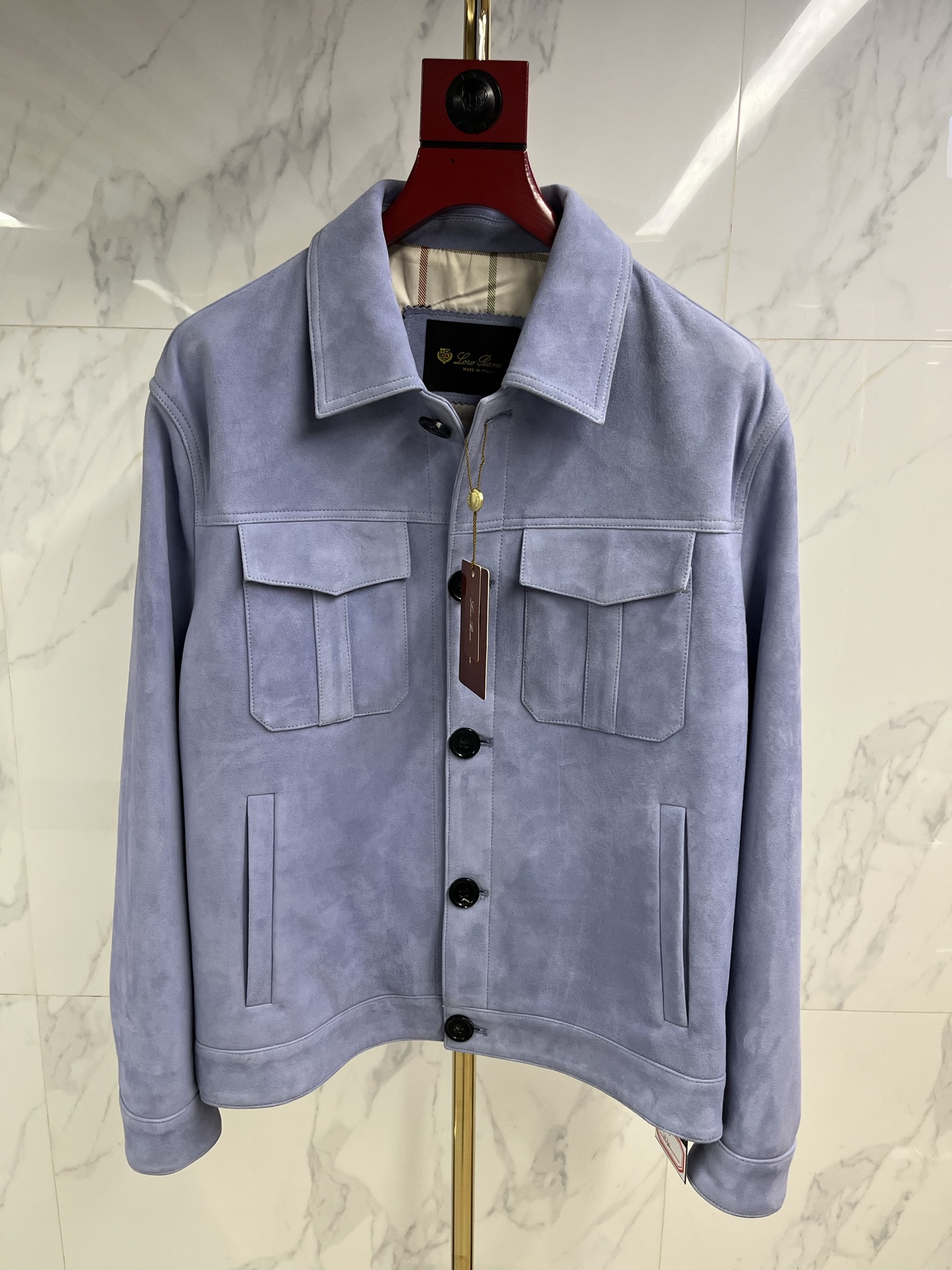 NO:870750,The Hong Kong counter synchronizes [Suede Leather Jacket] Luxurious new work of air force uniforms, LP quality jackets. A must-have exquisite item for autumn and winter, capable air force version, special suede processing cow leather, light and thin but wide and warm, simple and beautiful luxury, creating a minimalist high-quality experience. Code number 48-58, men's clothing, loro piana, jackets & coats, jackets & coats, leather jacket, cowhide, chamois leather,19860909香港专柜同步【反绒皮衣】空军服奢华新作,LP品质感夹克外套.秋冬季必备的精致单品,干练空军版型,特殊麂皮工艺处理牛皮革,轻薄同时挺阔保暖,简约致美奢华,打造极简的高品体验. 码数48——58编码,男装,loro piana,jackets & coats,jackets & coats,leather jacket,cowhide,chamois leather,,Women's clothing