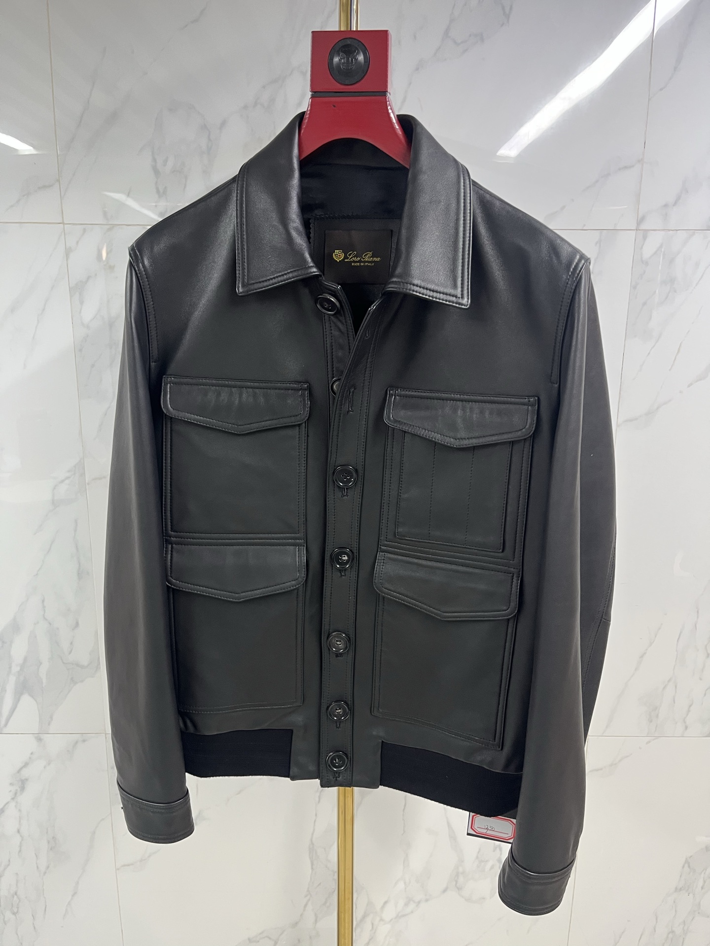 NO:871038,2025LP new leather jacket, urban fashion and casual style!  Jacket with cool and popular fabrics. Fashionable and urban versatile style, the upper body is breathable and fashionable, specially imported from Turkey. The texture is unique, soft and smooth to the touch, and the details are excellent. It is not a product that can be compared with ordinary fabrics. Very attractive design, inseam hemming process, customized original logo accessories design!  The details are in place. It gives users a full experience and perfect protection, minimalist design elements of the season, and a perfect fit. Highly recommended!  Code number 48-58 coding: men's clothing, jackets & coats, jackets & coats, leather jacket,198609092025ＬＰ新款皮衣夹克,,都市时尚休闲款！面料帅酷爆款夹克外套.时尚都市百搭款款,上身透气而且时尚靓丽,特供进口土耳其质感独特,手感柔嫩顺滑,细节出色 不是一般面料所能对比的产品.非常极具魅力的设计,内缝包边工艺,定制原版logo辅料设计！细节非常到位.给使用者充分的体验和完善的保护,极简当季的设计元素,完美版型,强烈推荐！ 码数48——58编码:,男装,jackets & coats,jackets & coats,leather jacket,,Women's clothing