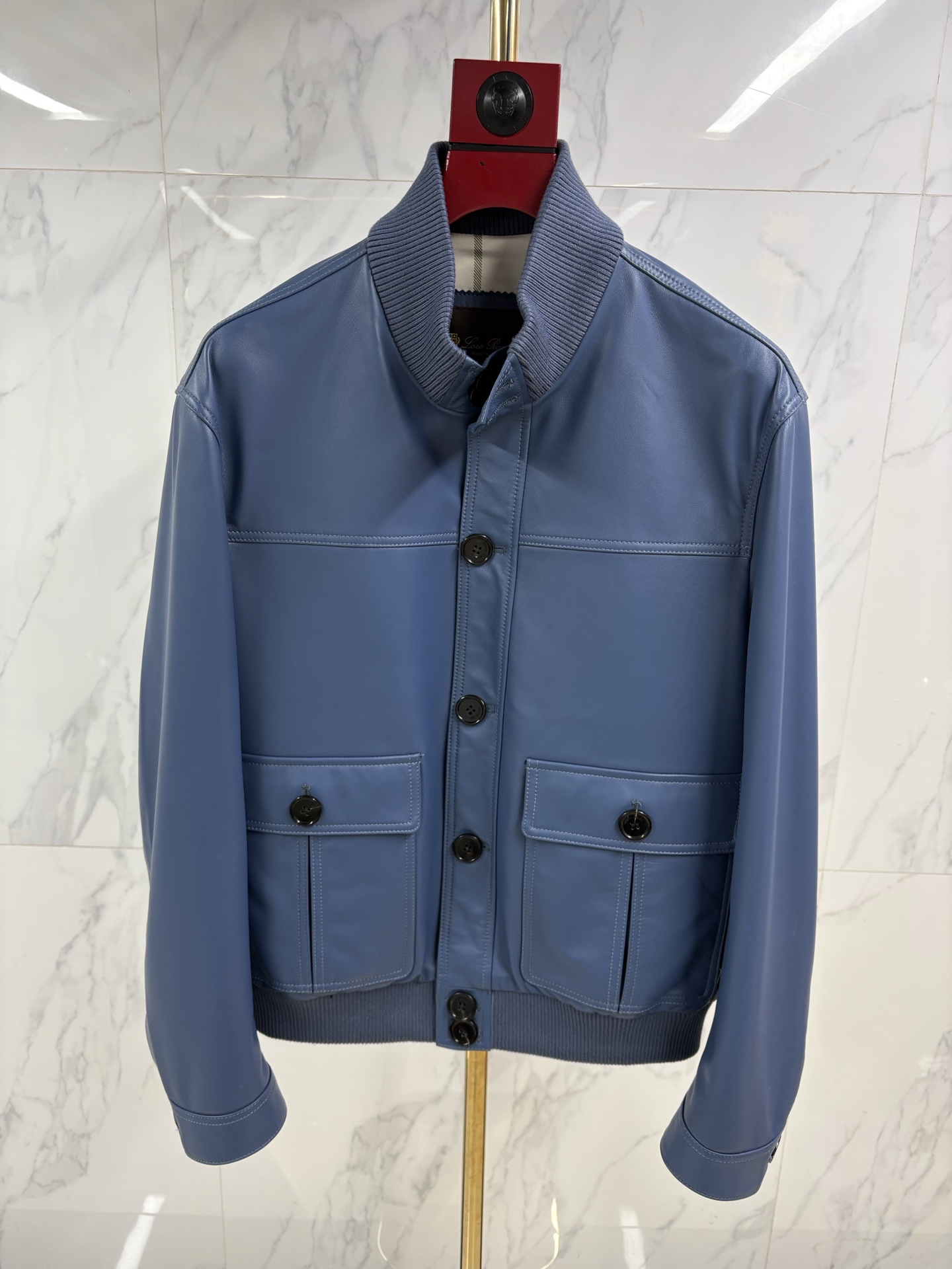 NO:676790,LP blue new leather jacket, urban fashion and casual style!  Jacket with cool and popular fabrics. Fashionable and urban versatile style, the upper body is breathable and fashionable, specially imported from Turkey. The texture is unique, soft and smooth to the touch, and the details are excellent. It is not a product that can be compared with ordinary fabrics. Very attractive design, inseam hemming process, customized original logo accessories design!  The details are in place. It gives users a full experience and perfect protection, minimalist design elements of the season, and a perfect fit. Highly recommended!  Code number 48-58 coding: men's clothing, jackets & coats, jackets & coats, leather jacket,19860909ＬＰ蓝色新款皮衣夹克,,都市时尚休闲款！面料帅酷爆款夹克外套.时尚都市百搭款款,上身透气而且时尚靓丽,特供进口土耳其质感独特,手感柔嫩顺滑,细节出色 不是一般面料所能对比的产品.非常极具魅力的设计,内缝包边工艺,定制原版logo辅料设计！细节非常到位.给使用者充分的体验和完善的保护,极简当季的设计元素,完美版型,强烈推荐！码数48——58编码:,男装,jackets & coats,jackets & coats,leather jacket,,Women's clothing