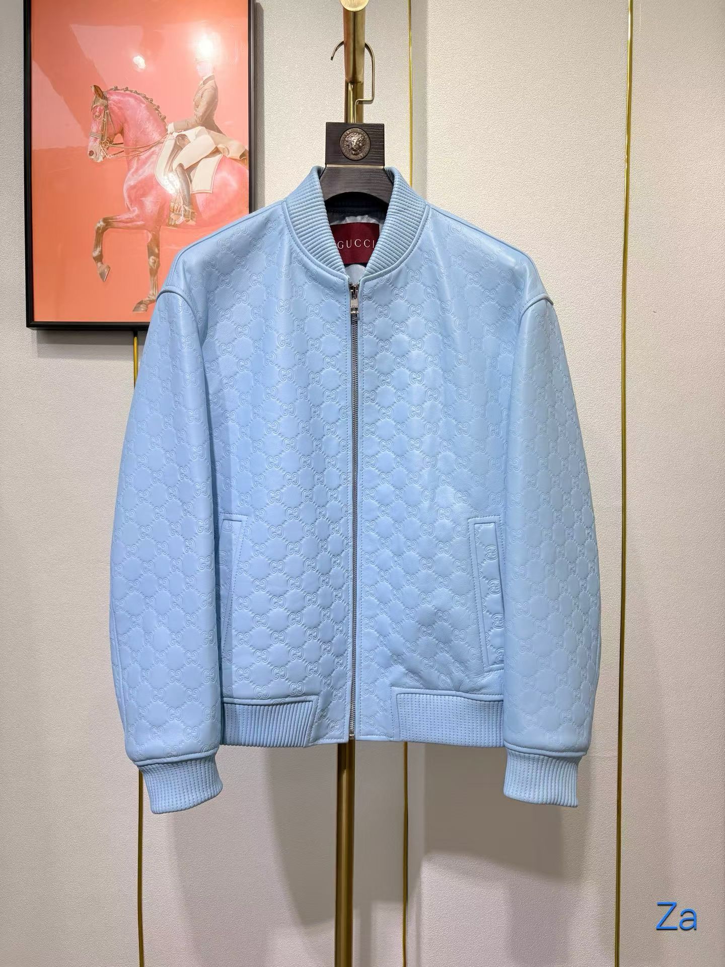 NO:721776,GUCCI Gucci, the same style as President Gu, Gucci men's high-end baseball HK company channel goods, tasting grade products, official counter display, the latest model in 25 years!  !  The jacket is made of imported lambskin, with logo embossed all over, and has a high-flying style. It has a basic baseball style, three-dimensional cutting dividing lines, and pays attention to human comfort aesthetics. It satisfies the conventional and orthodox dressing needs that are inclusive of all occasions. It is highly recognizable, shows the vibrant colors of the city, and is highly moldable and wearable!  The fabric is lambskin imported from Australia, with bright blue color. The leather scalp is soft and tough. It has both comfort and breathability. The upper body is light and unburdened. The overall details are of high quality. All accessories are supplied by customers. It is very expensive and luxurious!  Code number 48-58: Gucci-clothing, gucci, gucci, jackets & coats, sheepskin,19860909GUCCI 古奇 古校长同款 古驰男士高端棒球HK洋行渠道货,品鉴级产物,官柜主推展示,25年最新款！！ 夹克采用进口小羊皮,全身logo压花,风格飞扬.基础棒球款的版型,立体裁剪分割线,考究人体舒适型美学.满足于常规正统且包容所有场合的的着装需求,辨识度鲜明,尽显都市活力色彩,且塑造性和实穿性极高！ 面料是澳洲进口小羊皮,蓝色鲜艳,皮质头皮柔软并且韧性十五足.舒适性与透气性兼备,上身轻便且无负担感,,整体细节品质感超强,辅料全系客供,非常贵奢高级！ 码数48—58编码:,古驰-服装,gucci,gucci,jackets & coats,sheepskin,,Women's clothing