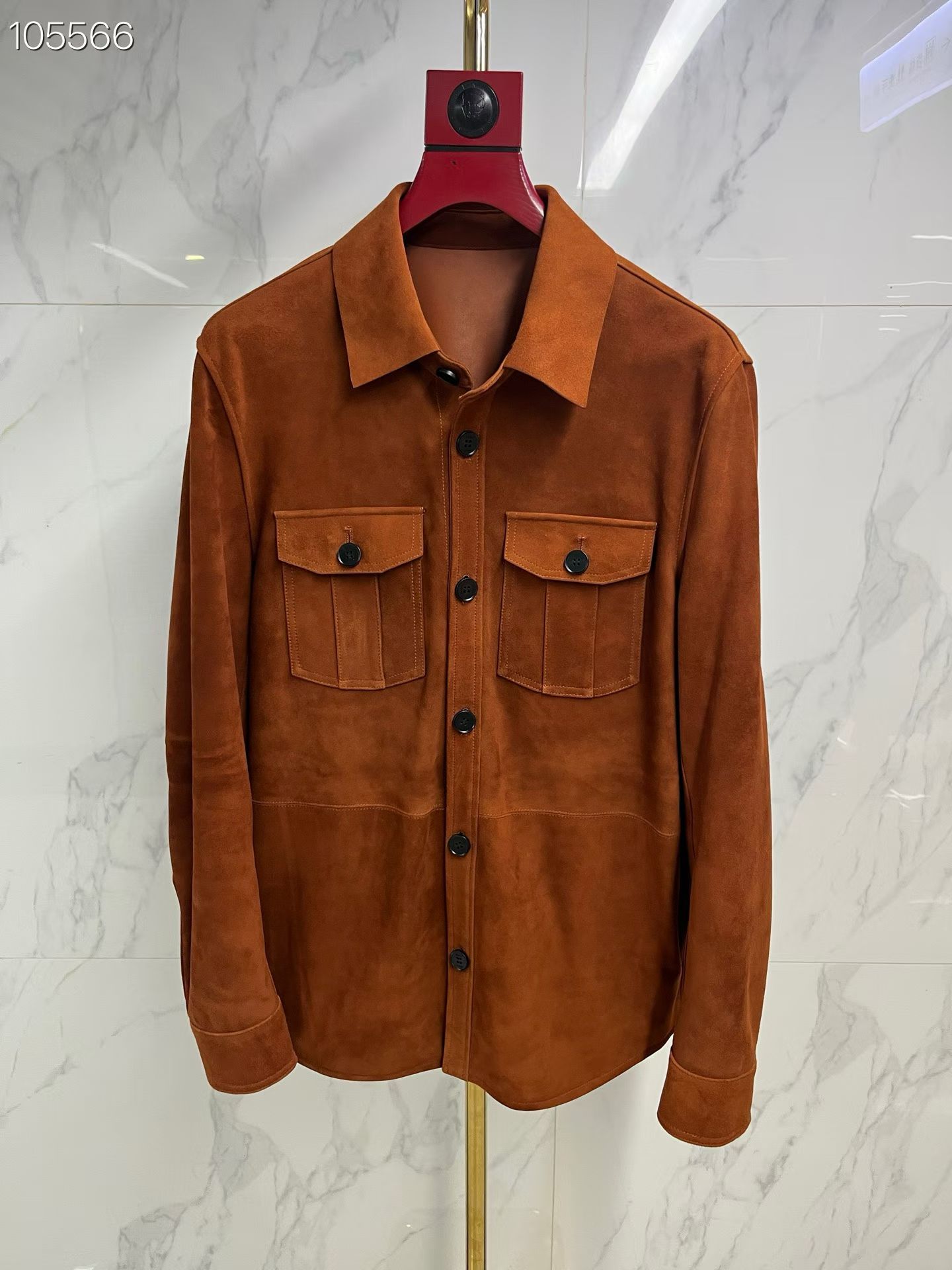 NO:721785,2025 new autumn and winter Hong Kong counter synchronized [suede leather jacket] luxury new work, Brioni quality shirt jacket. A must-have exquisite item for autumn and winter, smart and light shirt style, special suede processing sheepskin is light and thin but wide and warm, artificially assisted woven flower collar technology, beautiful and luxurious, creating a minimalist high-quality experience. Code number 48-58 spot code, men's clothing, jackets & coats, shirts, leather  jacket,sheepskin,chamois leather,198609092025秋冬新款香港专柜同步【反绒皮衣】奢华新作,布里奥尼品质感衬衫外套.秋冬季必备的精致单品,干练轻衬衫版型,特殊麂皮工艺处理羊皮轻薄同时挺阔保暖,人工辅助现织花领口工艺,致美奢华,打造极简的高品体验.码数48——58现货编码,男装,jackets & coats,shirts,leather jacket,sheepskin,chamois leather,,Women's clothing