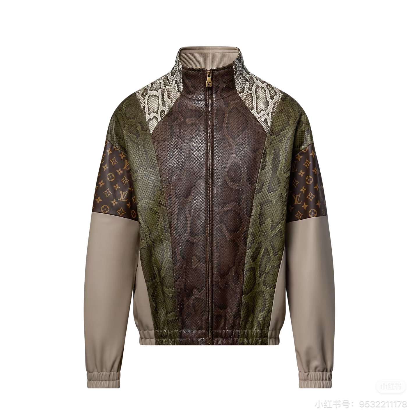 NO:822351,Hong Kong’s new Lvjia is a blockbuster item for men this fall and winter!  This item is made entirely of lambskin imported from Italy and spliced ​​with embossed snakeskin, with the same texture and gloss!  It is a representative of French luxury art, a brand used by famous aristocrats and the upper class. It is born for gorgeousness and has the name of Rolls-Royce in the fashion industry. Its level of luxury subverts imagination. Leather coats are highly fashionable luxury items in the matching season. A high-quality leather garment can also become 'hard currency' in the wardrobe. It is very investment-friendly and is a must-have item that every man is eager for. It can easily occupy the entire autumn and winter matching season!  The essence of Lujia's single products lies in high-end and simplicity, which belongs to its unique aesthetic culture and is also full of its own charming attributes. It is quite sophisticated in terms of design, craftsmanship and materials. The pursuit of quality is very rigorous and demanding, and every detail is used to prove its brand image!  The whole body design follows the typical essence of the Lu family, with artistic shapes, deconstructed aesthetic design, and wide-format design style. Laohua LV is exclusively for lining printing. It is a limited edition sale. It combines the most classic colors of the Lu family. Multiple colors create a conflicting effect with a strong visual sense. It conquers the public with its unique charm. This is also the most advanced way of expressing identity!  The overall materials are high-quality and luxurious. The top-grade sheep leather produced in southern France is supplied by the customer. The leather surface has a delicate and natural luster. The comfort, softness and breathability can be called S-level quality (much better than the inferior, rough and lusterless leather materials on the market, or even fake leather). The texture is overwhelming, and the upper body experience is excellent, irresistible!  The details of the craftsmanship are extremely exquisite, the door embroidery is made by hand, and the stitching process is impeccable. The tailoring is excellent, three-dimensional and slim fit, full of style, with lapel design, fashionable and age-reducing, perfect for business and leisure. It is a poison that is cool and handsome to the core. It is a thing that shows the status of urban elites. It is something that can only be encountered but not sought after!  Size 48-58,Louis Vuitton-clothing,louis vuitton,louis vuitton,louis vuitton,louis vuitton,leather jacket,sheepskin,snakeskin,19860909香港新款驴家今年秋冬男款中的重磅单品！这款单品全部意大利进口小羊皮拼接压花蛇皮工艺打造,同一种质感和光泽度！ 属于法国殿堂级奢华艺术的代表,属于名门贵族与上流社会的御用品牌,为华丽而生,拥有着时装界的劳斯莱斯名号,其奢侈程度颠覆想象,皮衣属于搭配季塑造性极高的奢物,一件上乘的皮装亦足以成为衣橱里的“硬通货”,非常具有投资性,是每个男人趋之若鹜的必备单品,可以轻松占据整个秋冬搭配季！ 驴家的单品真谛在于高级和简约,这属于它的独特的美学文化,亦是充满自身魅力属性,无论在设计、工艺和用料方面都颇为考究,对于品质的追求非常严谨和苛刻,用每一个细节来力证自身品牌形象！ 通体的设计沿袭了驴家的典型精髓,造型颇具艺术感,解构式的美学设计,阔版设计风格 老花lv专供里布印花 属于限量版发售性质,集合了驴家最经典的配色,多种色系形成互冲效果,视觉感极强,仅以它独特的魅力来征服大众,这亦是最高级的身份表达方式！ 整体用料上乘奢华,客供的法国南部产的顶级绵羊皮,皮面光泽细腻自然,舒适度和柔软度以及透气度都堪称S级品质（完胜于市面劣质粗糙毫无光泽感的皮料,甚至滥竽充数之流）,质感爆棚,上身体验感极佳,无法抗拒！ 细节工艺极致考究,门禁Lv 家刺绣,纯手工辑线工艺,无可挑剔,裁剪很绝,立体且修身到位,型款十足,搭配翻领设计,时髦且减龄,商务休闲完美驾驭,属于上身酷帅到骨子里的毒物,都市精英身份的彰显之物,可遇而不可求！码数48—58,路易威登-服装,louis vuitton,louis vuitton,louis vuitton,louis vuitton,leather jacket,sheepskin,snakeskin,,Women's clothing