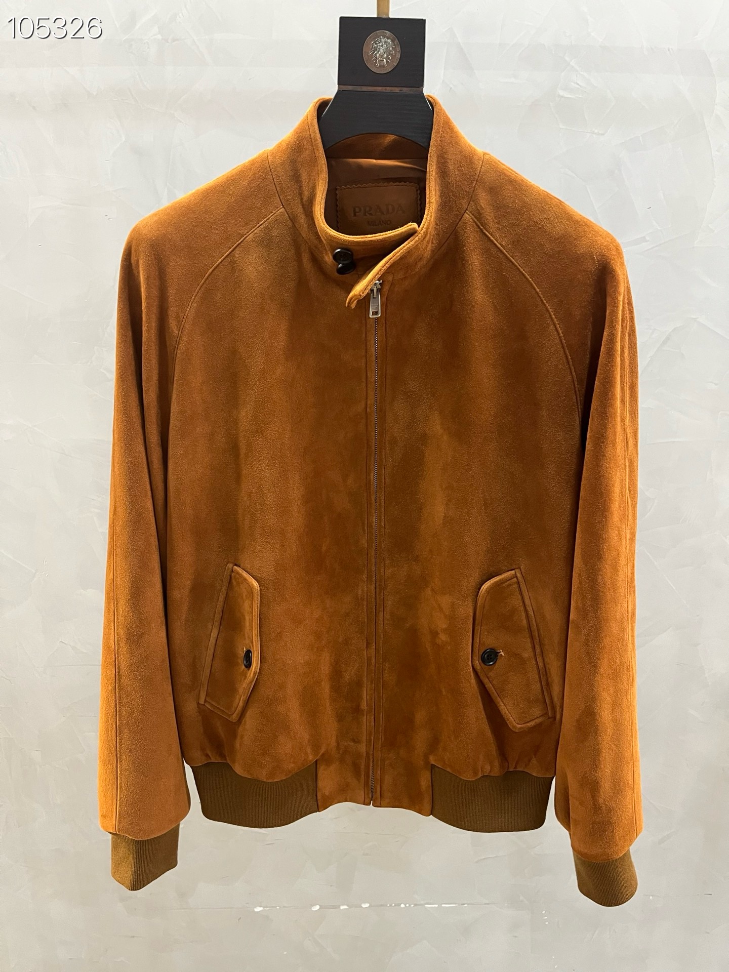 NO:902063,2025 Stand Collar Prada/Prada Suede Lambskin Jacket Hong Kong Counter Authentic Simultaneous, Minimalist Style Hooded Jacket, Light Luxury and Elegant Style. Selected Australian imported lambskin, soft and waxy to the touch, delicate and shiny, casual style, not exaggerated, creating a relaxed and low-key yet high-end light luxury style, code number 48--58 coding:, Prada - Clothing, prada, prada, jackets &  coats,jackets & coats,leather jacket,sheepskin,hats,198609092025立领Prada/普拉达 反绒小羊皮衣外套香港专柜正品同步,极简风连帽夹克,轻奢雅痞风.甄选澳洲进口小羊皮,手感软糯,细腻又有光泽感,版型休闲,不浮夸,打造轻松低调又不失高级感的轻奢之风 , 码数48——-58编码:,普拉达-服装,prada,prada,jackets & coats,jackets & coats,leather jacket,sheepskin,hats,,Women's clothing