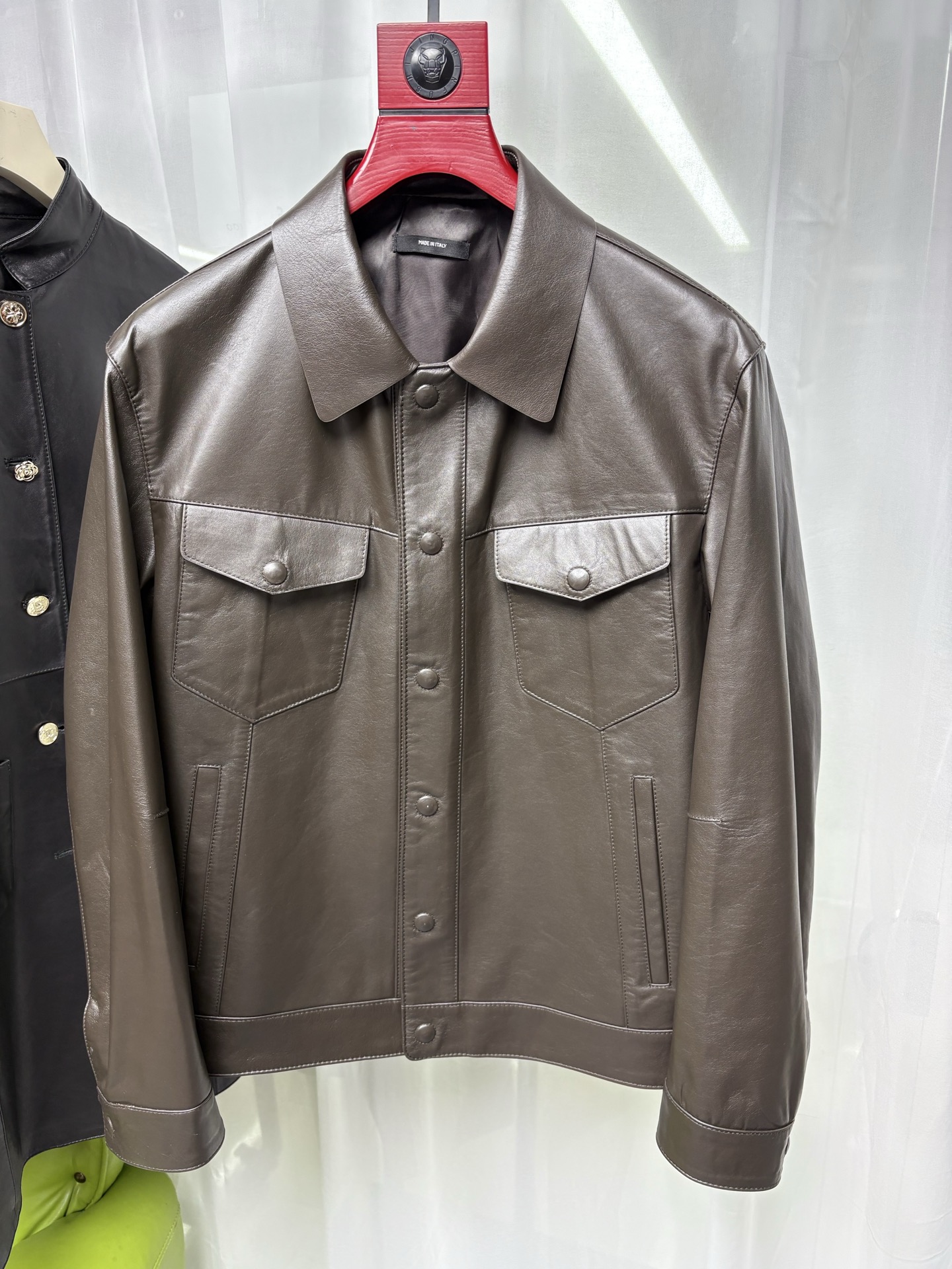 NO:944916,2026 autumn and winter new products, imported sheepskin with heavy industrial craftsmanship, TF counter genuine synchronous brown, suitable for large groups of people, code number 48--58 coding:, men's clothing, tom ford, sheepskin,198609092026秋冬新品重工工艺进口羊皮 TF专柜正品同步棕色适合人群较多 码数48———58编码:,男装,tom ford,sheepskin,,Women's clothing
