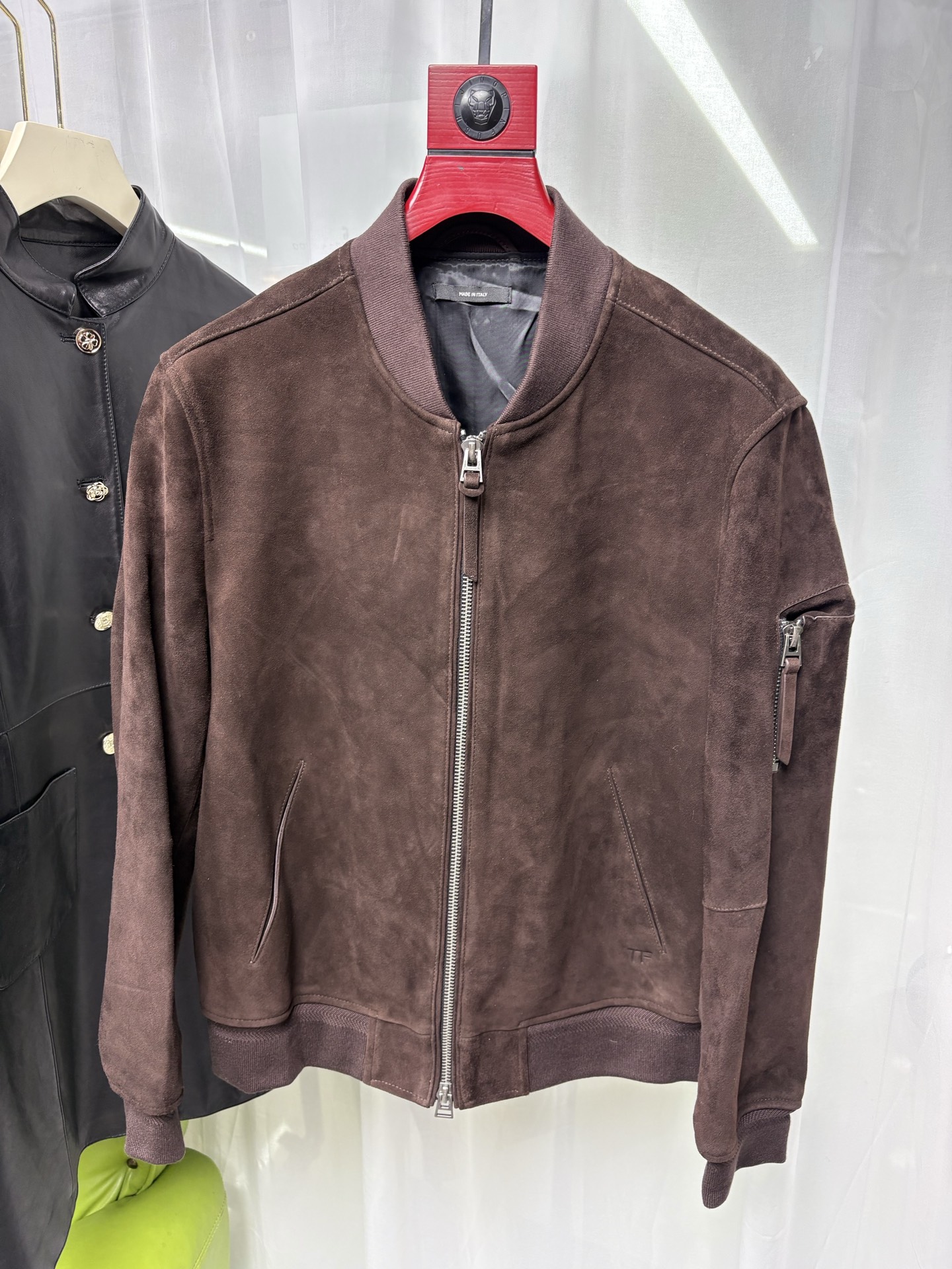 NO:944925,2026 autumn and winter new suede sheepskin jackets in two colors. TF imported sheepskin casual jacket hardware accessories counter one-to-one reproduction code number 48-58 coding:, men's clothing, tom ford, jackets & coats, sheepskin,198609092026秋冬新品反绒羊皮外套二个颜色 TF进口羊皮休闲外套五金配件专柜一比一复刻 码数48——58编码:,男装,tom ford,jackets & coats,sheepskin,,Women's clothing