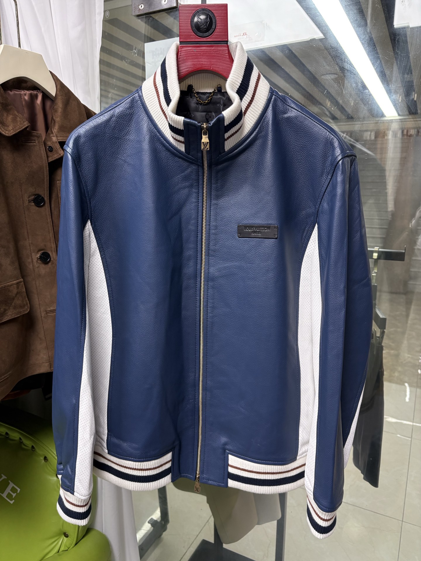 NO:944940,2026 autumn and winter new heavy-duty perforated sheepskin jacket. Lujia’s hot model recommended hardware accessories counter genuine synchronization code number 48-58 coding:, Louis Vuitton-clothing, louis vuitton, louis vuitton, louis vuitton, jackets & coats, sheepskin,198609092026秋冬新品重工打孔羊皮外套 驴家爆款推荐五金配件专柜正品同步 码数48——58编码:,路易威登-服装,louis vuitton,louis vuitton,louis vuitton,jackets & coats,sheepskin,,Women's clothing