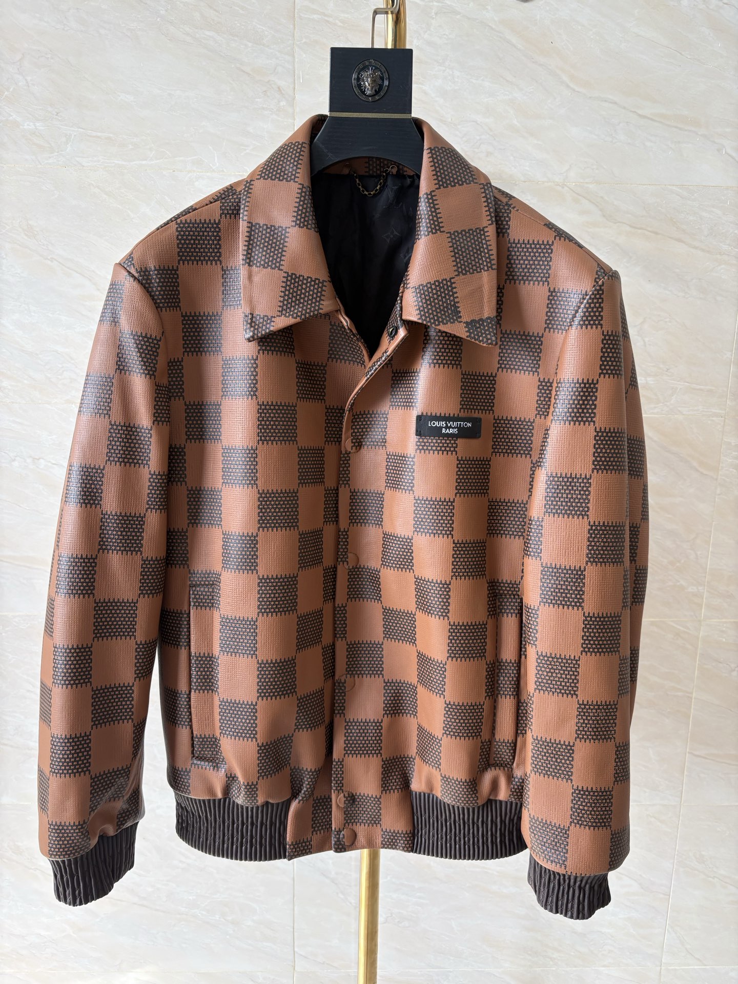 NO:949266,Recommendation for 2026 counter’s authentic synchronous men’s and women’s popular styles. One-to-one replica of donkey brand checkerboard pattern classic trendy brand counter. Code number 48-58 code, Louis Vuitton-clothing, louis vuitton, louis vuitton,198609092026专柜正品同步男女同款爆款推荐 驴牌棋盘格经典潮牌专柜一比一复刻 码数48——58编码,路易威登-服装,louis vuitton,louis vuitton,,Women's clothing