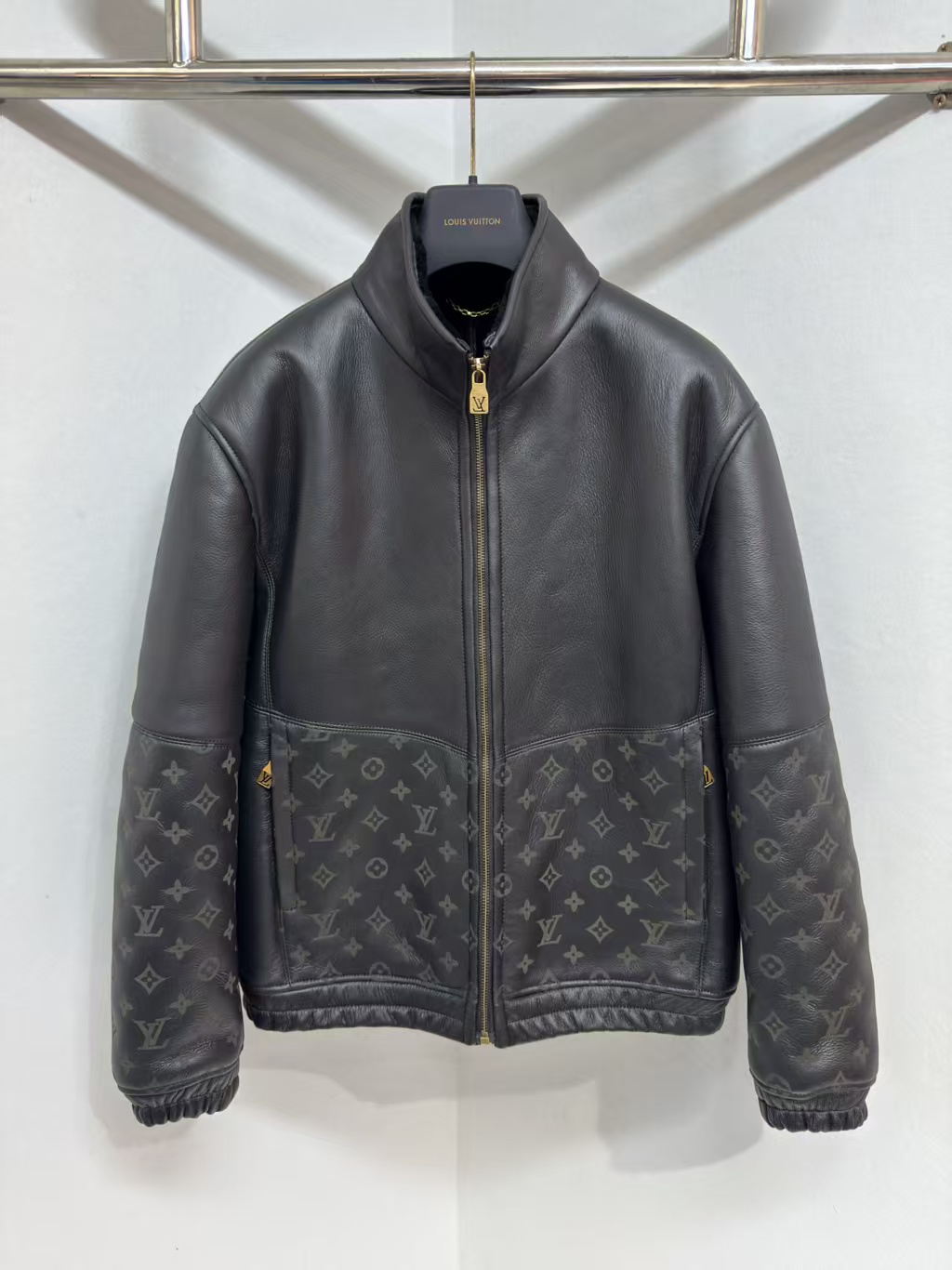 NO:949449,2025 Autumn and Winter Counter Genuine Synchronized Turkish Imported Fur All-in-One Hot Style Recommendation Donkey Brand-Hong Kong Counter One-to-One Replica, Extremely Warm, Code Number 48-58, Louis Vuitton-Clothing, louis vuitton, louis vuitton,198609092025秋冬专柜正品同步土耳其进口皮毛一体爆款推荐 驴牌-香港专柜一比一复刻保暖极强 码数48—58编码,路易威登-服装,louis vuitton,louis vuitton,,Women's clothing