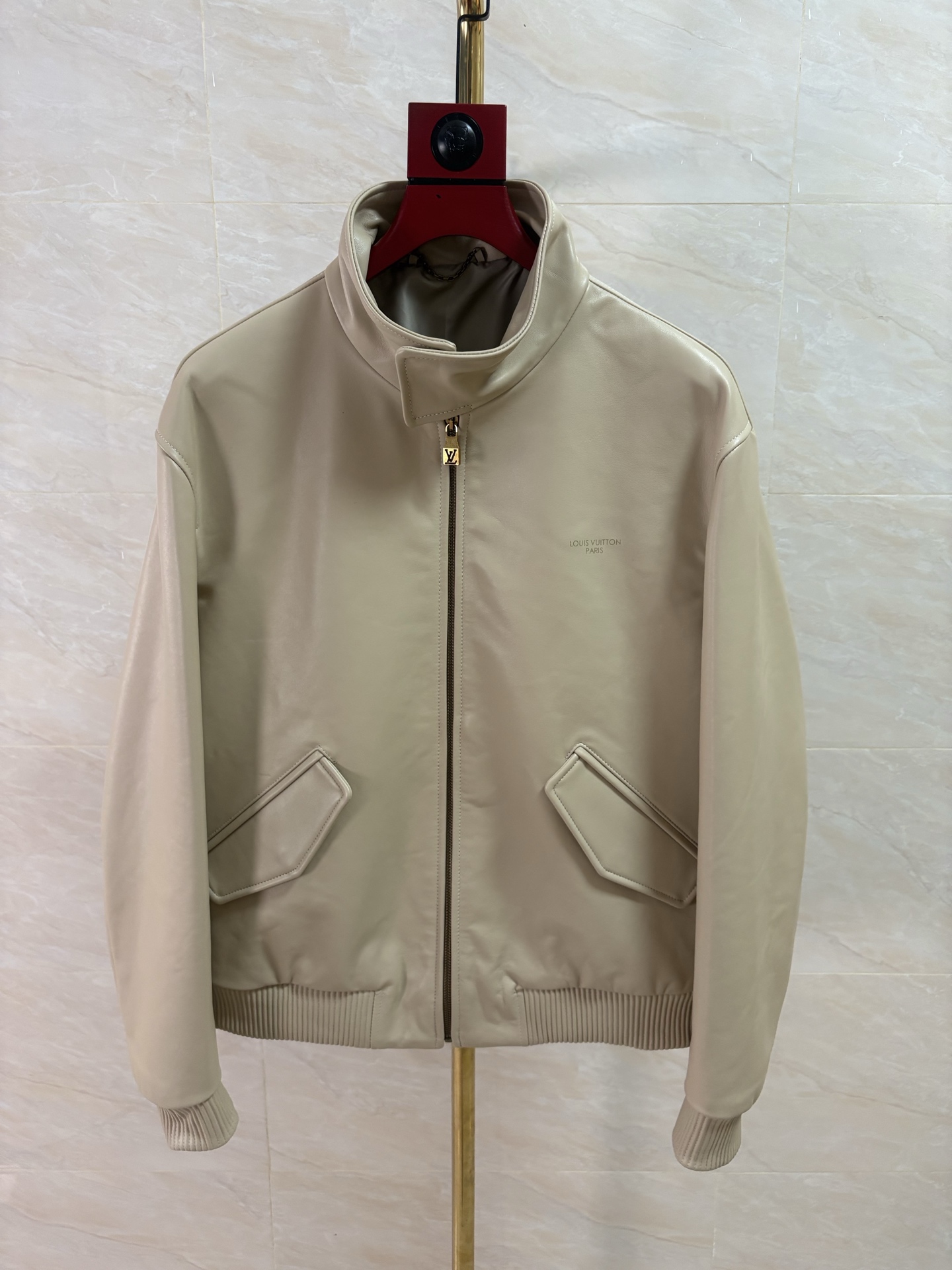 NO:950289,2026 Paris Fashion Release Imported Sheepskin Jackets, Hot Style Recommendations. Authentic products from Lv brand counters, simultaneous celebrity endorsements, one-to-one reproductions of real objects, do not compare with low-end products in the market. Code number 48-58 Code:, Louis Vuitton-clothing, louis vuitton, louis vuitton, jackets & coats, sheepskin,198609092026巴黎时装发布进口羊皮外套、爆款推荐 驴牌专柜正品同步明星代言一比一复刻实物拍摄不要拿市场低端货对比. 码数48—58编码:,路易威登-服装,louis vuitton,louis vuitton,jackets & coats,sheepskin,,Women's clothing