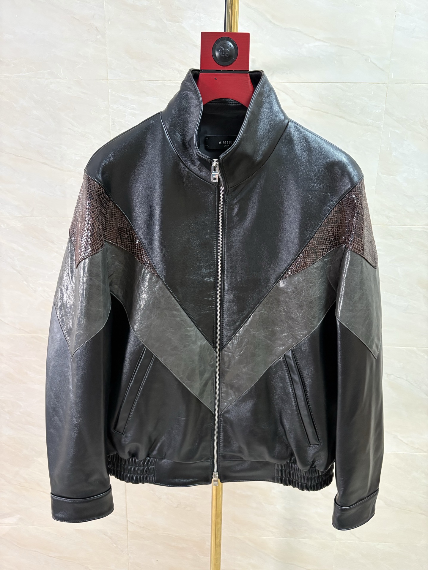 NO:950362,The 2026 autumn and winter new imported cowhide and snakeskin hot styles are recommended. AMIRI counter genuine synchronous one-to-one replica fashion trend items. Code number 48–58. Coding:, Louis Vuitton-clothing, amiri, louis vuitton, cowhide, snakeskin,198609092026秋冬新款进口牛皮拼蛇皮爆款推荐 AMIRI专柜正品同步一比一复刻时尚潮流单品 码数48–58编码:,路易威登-服装,amiri,louis vuitton,cowhide,snakeskin,,Women's clothing