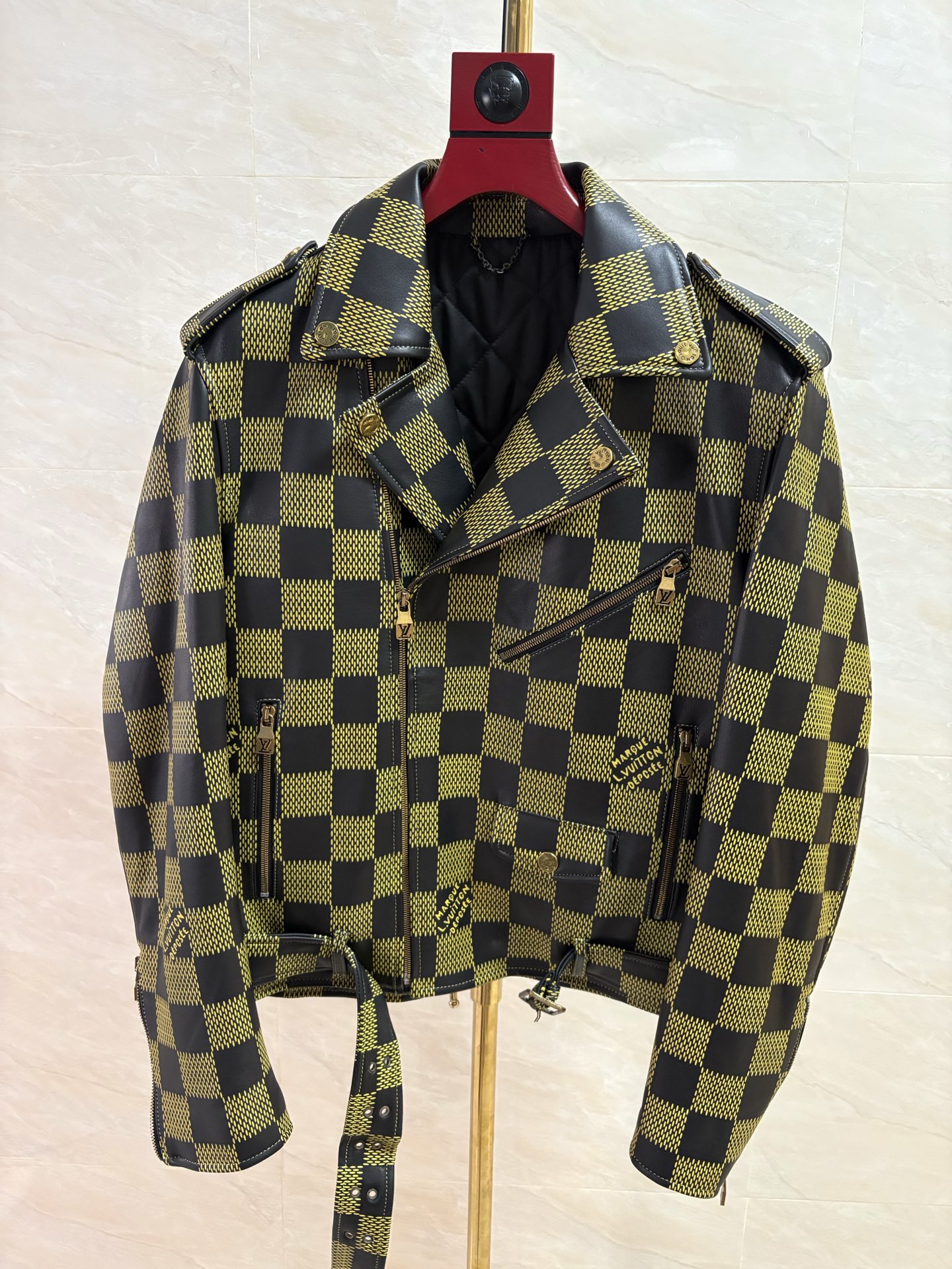 NO:950327,2026 new autumn and winter imported cowhide checkerboard plaid motorcycle jacket. Donkey brand counter authentic one-to-one replica of the same star model. Code number 48-58. Code:, Louis Vuitton-clothing, louis vuitton, louis vuitton, jackets & coats, cowhide,198609092026秋冬新款进口牛皮棋盘格子机车外套 驴牌专柜正品同步明星同款一比一复刻 码数48—58编码:,路易威登-服装,louis vuitton,louis vuitton,jackets & coats,cowhide,,Women's clothing