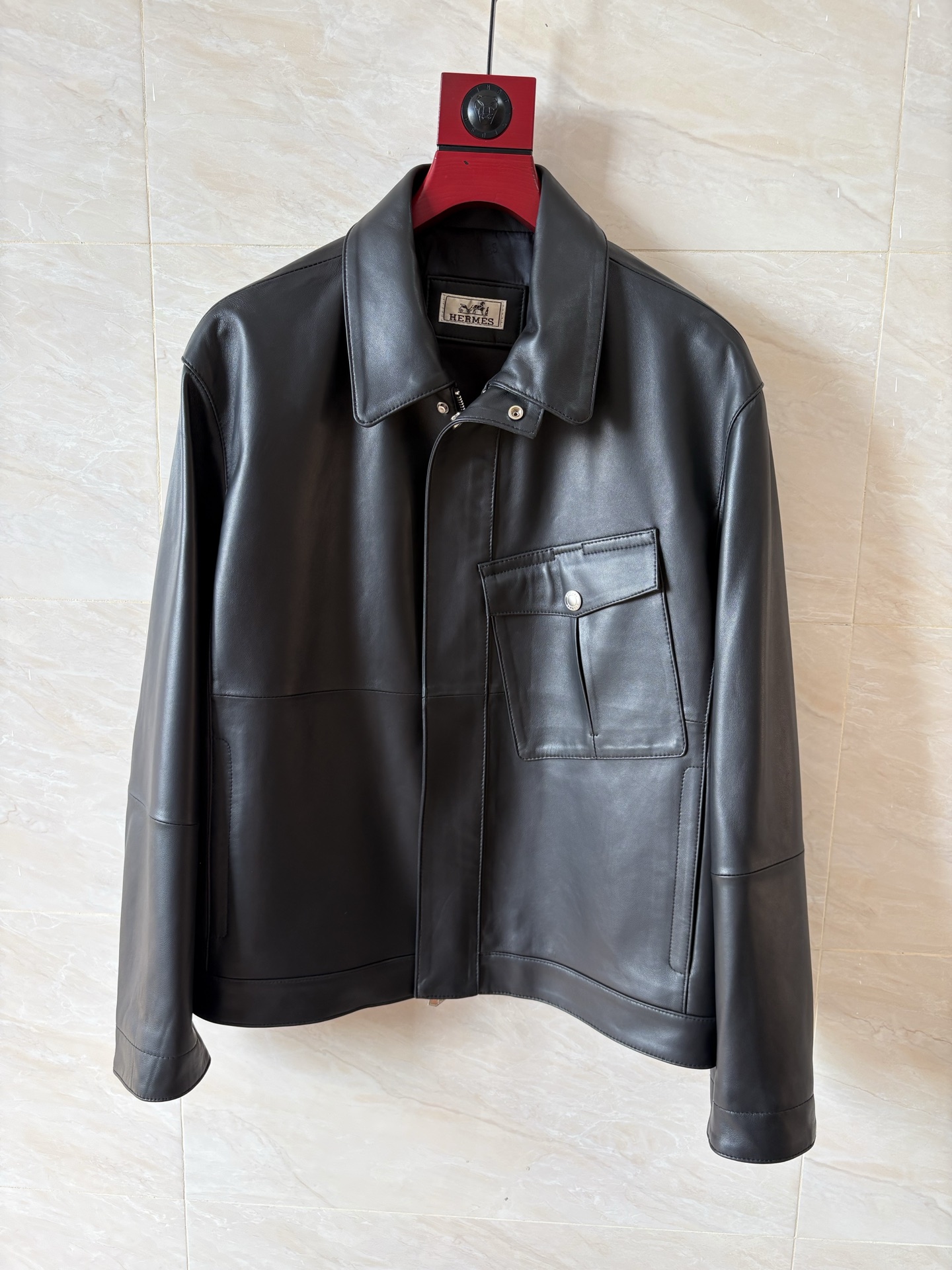 NO:950914,2026 counter new imported sheepskin casual popular models are recommended. Hermès two colors counter genuine products are synchronized. Code numbers are 48-58. Coding:, Hermès-clothing, hermes, sheepskin,198609092026专柜新款进口羊皮休闲爆款推荐 爱马仕二个颜色专柜正品同步 码数48——58编码:,爱马仕-服装,hermes,sheepskin,,Women's clothing