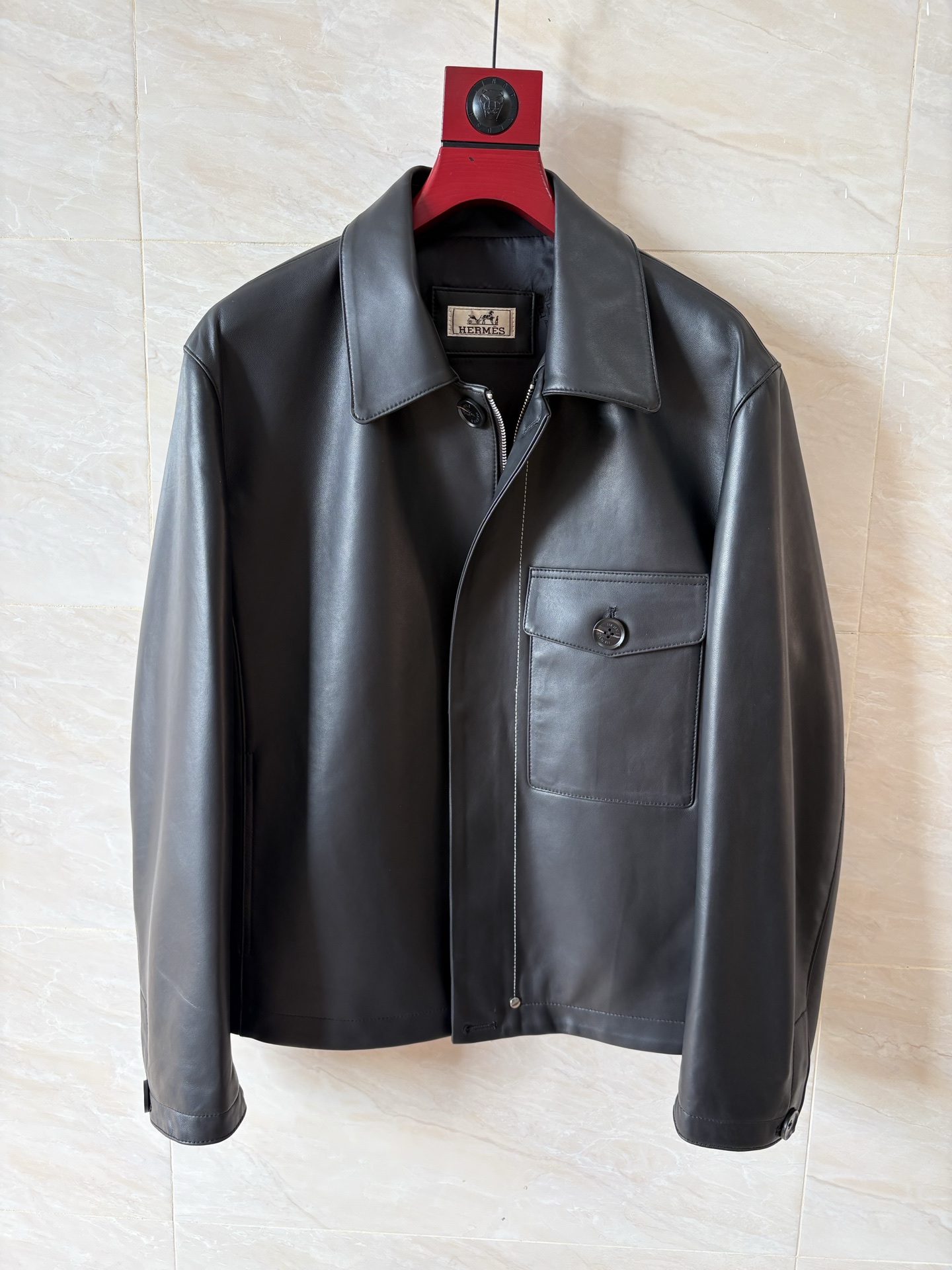 NO:950964,2026 counter new imported sheepskin casual popular models are recommended. Hermès two colors counter genuine products are synchronized. Code numbers are 48-58. Coding:, Hermès-clothing, hermes, sheepskin,198609092026专柜新款进口羊皮休闲爆款推荐 爱马仕二个颜色专柜正品同步 码数48——58编码:,爱马仕-服装,hermes,sheepskin,,Women's clothing