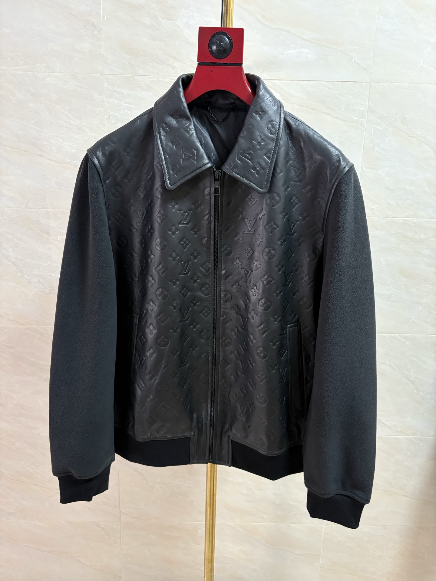 NO:950922,The classic popular style recommends imported sheepskin embossed splicing wool sleeves. Authentic products from the Donkey brand counter, versatile styles that synchronize with casual fashion trends. Code number: 48-58. Code:, Louis Vuitton-clothing, louis vuitton, louis vuitton, sheepskin,19860909经典爆款推荐进口羊皮压花拼接羊毛袖子 驴牌专柜正品同步休闲时尚潮流百搭款 码数48—58编码:,路易威登-服装,louis vuitton,louis vuitton,sheepskin,,Women's clothing