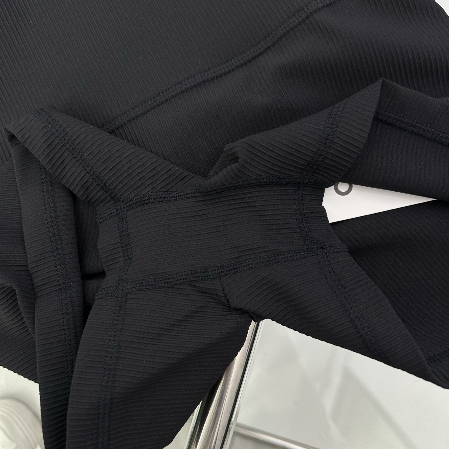“Hard-Core Women’s Yoga Suit Set: P610 Original, Black & White, S M L Sizes” - 图片 7