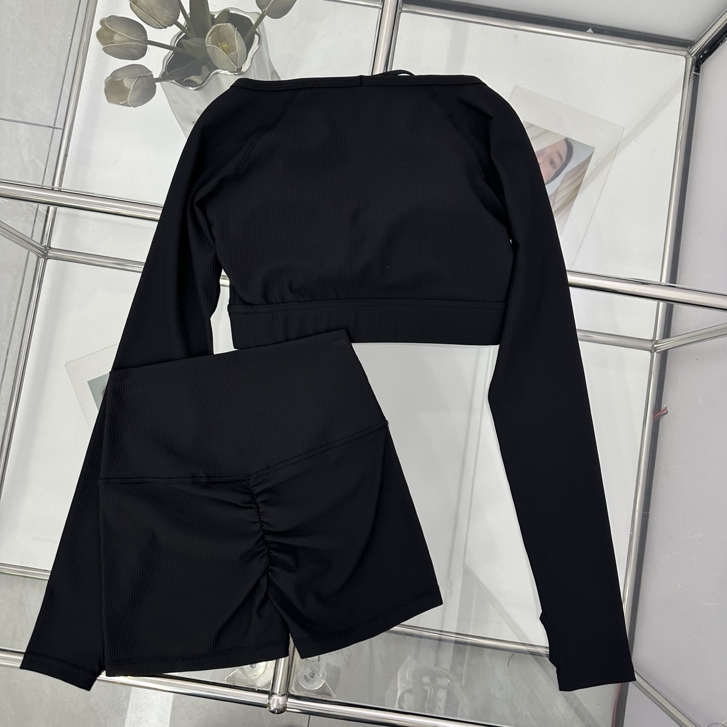 “Hard-Core Women’s Yoga Suit Set: P610 Original, Black & White, S M L Sizes” - 图片 9