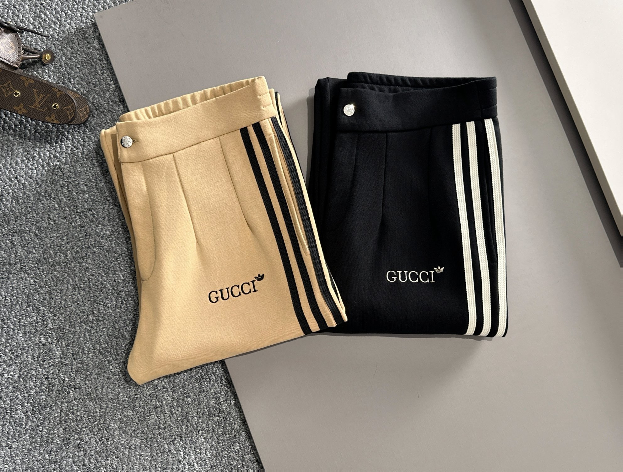 Gucci**2024秋冬新品辅料全部到位休闲裤好货不用过多介绍看细节阔版上身效果非常棒码数m-xxl直