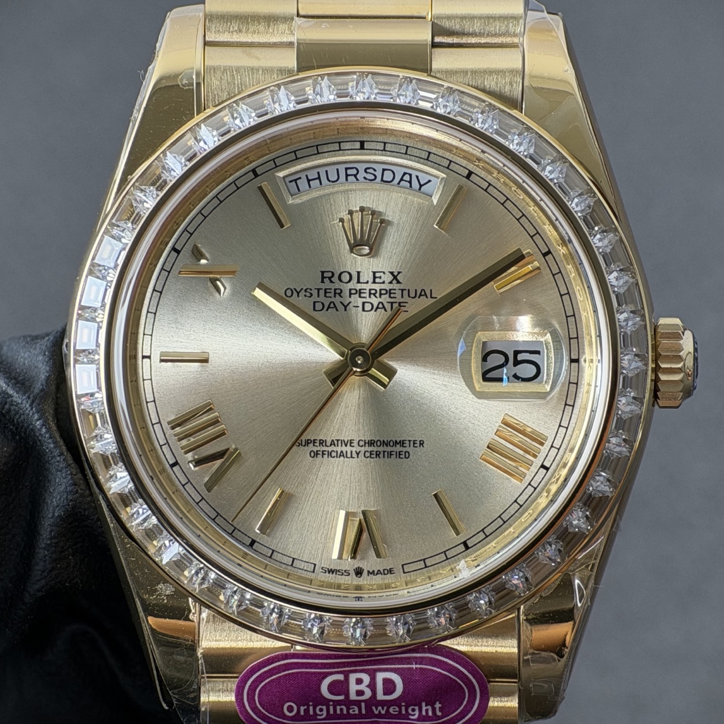 NO:945937,Produced by genuine CBD, you will get your money back!  Champagne gold Roman circle diamonds, integrated movement,19860909真CBD出品,掉皮包退！香槟金罗马圈方钻,一体机芯,,Watch