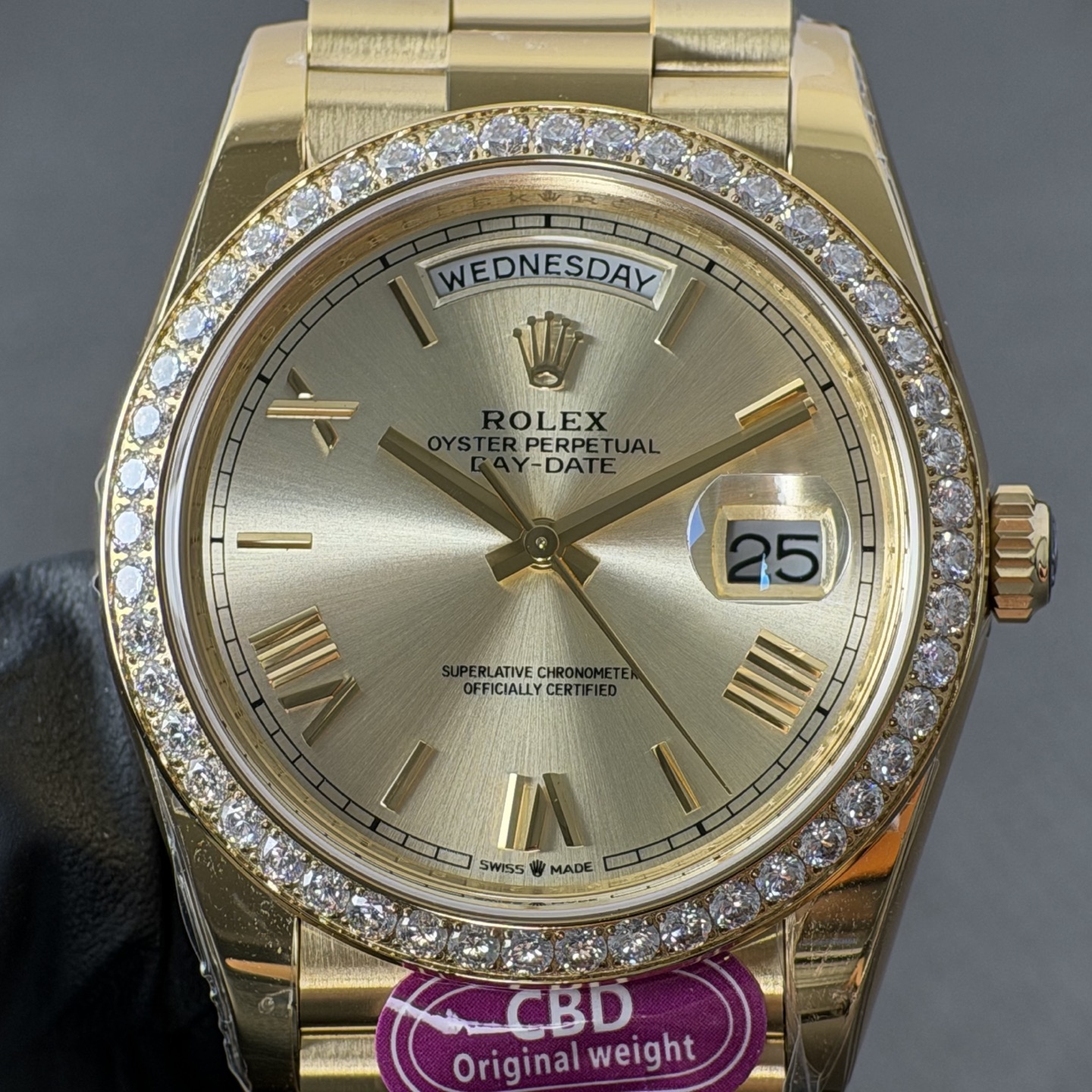 NO:946060,Produced by genuine CBD, you will get your money back!  Champagne gold Roman circle diamonds, integrated movement,19860909真CBD出品,掉皮包退！香槟金罗马圈圆钻,一体机芯,,Watch