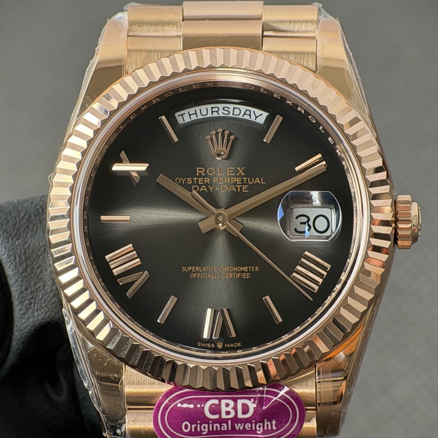 NO:946535,Produced by genuine CBD, you will get your money back!  DD smoky gray, integrated movement, the color tone is extremely restored to the original version, and the industry's highest level of matching. Real CBD products come with a real gold coating on the surface, support spectroscopic instrument detection, and the gold content is well documented!  !  Reliable quality and rest assured!  !  !  ,19860909真CBD出品,掉皮包退！DD烟熏灰,一体机芯,色调极致还原原版,业内高对版水准. 真CBD出品自带表层真金镀层,支持光谱仪器检测,含金量有据可查！！ 品质靠谱放心！！！,,Watch