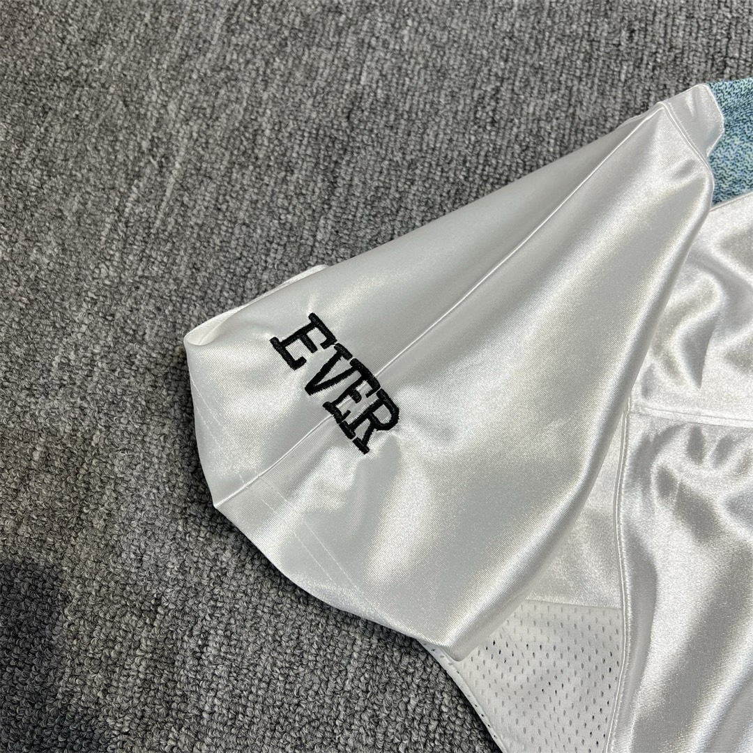 💰110
小众品牌Archives球衣
款号：24673107056
颜色：白色
尺码：均码
F胸围148衣长72肩宽55袖长25