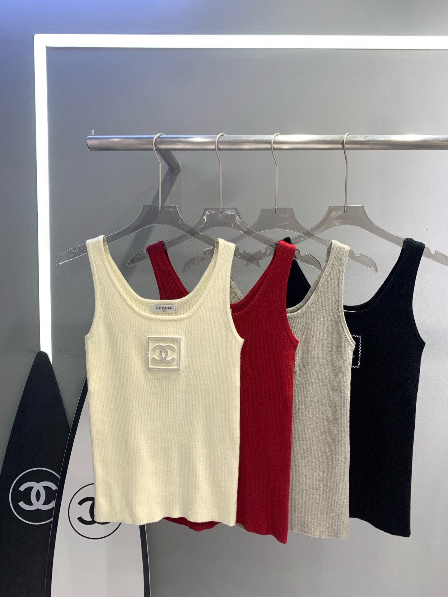 Chanel Kleidung Tank-Top Schwarz Grau Rot Weiß Stricken