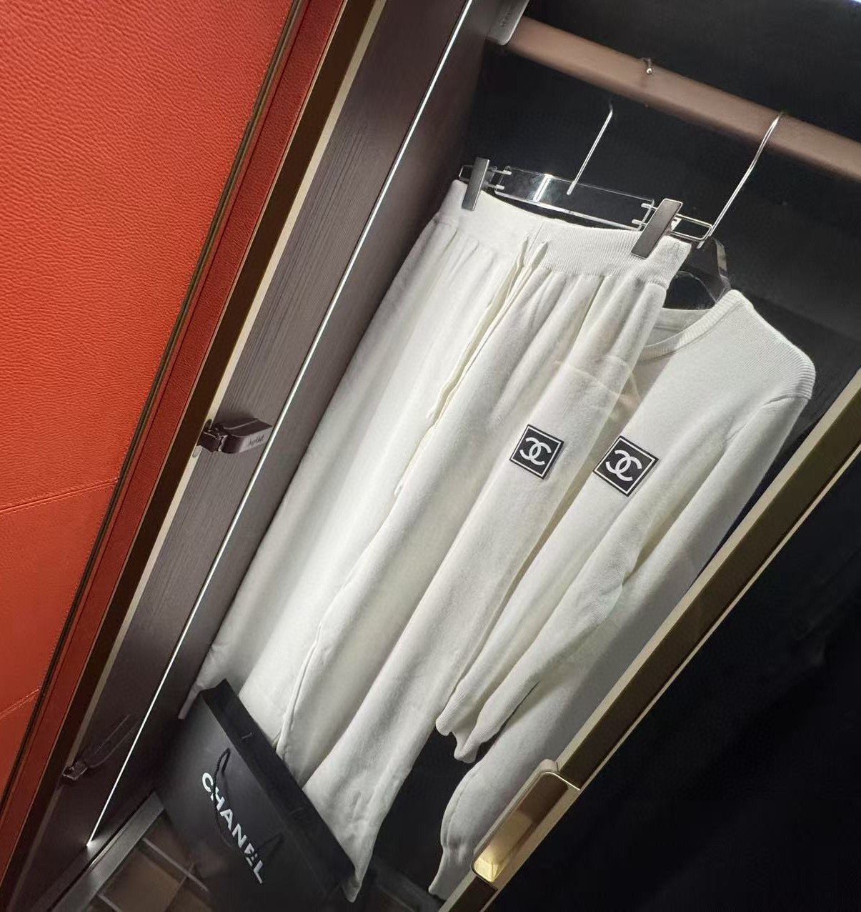 Elegante Conjunto de Punto Chanel: Suéter y Pantalón, Comodidad y Estilo 3 i1753327257328 5981 0 1