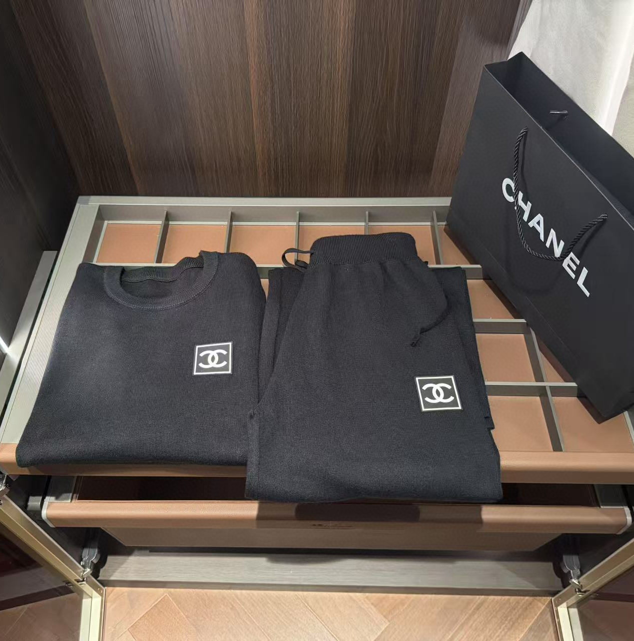 Elegante Conjunto de Punto Chanel: Suéter y Pantalón, Comodidad y Estilo 9 i1753327258652 1166 0 7