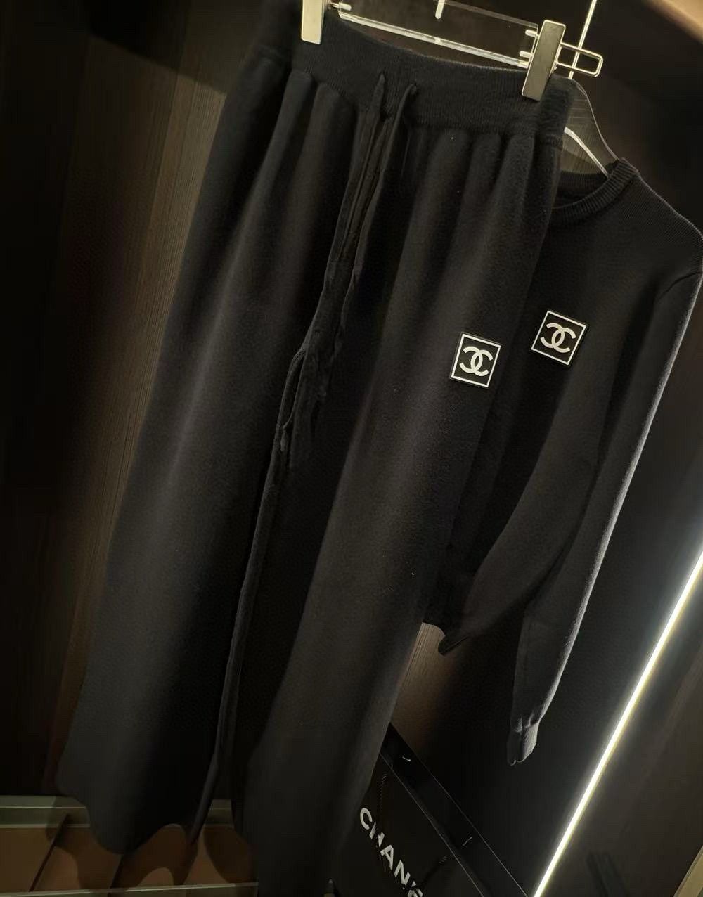 Elegante Conjunto de Punto Chanel: Suéter y Pantalón, Comodidad y Estilo 7 i1753327258652 8165 0 5