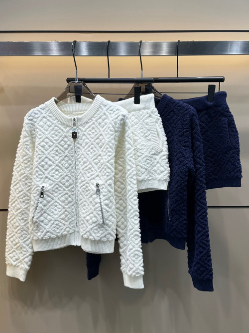 Louis Vuitton Conjunto de Chaqueta y Pantalones Cortos con Textura Jacquard 1 Louis Vuitton Conjunto de Chaqueta y Pantalones Cortos con Textura Jacquard