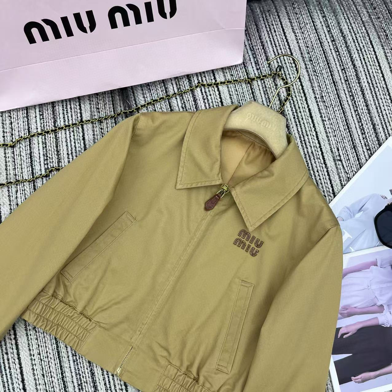Miu Miu Conjunto de Falda y Chaqueta Corta con Bordado y Cierre 4 i1753526325992 139 0 2