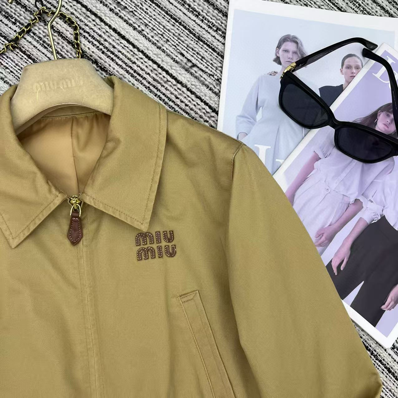 Miu Miu Conjunto de Falda y Chaqueta Corta con Bordado y Cierre 5 i1753526325993 5067 0 3