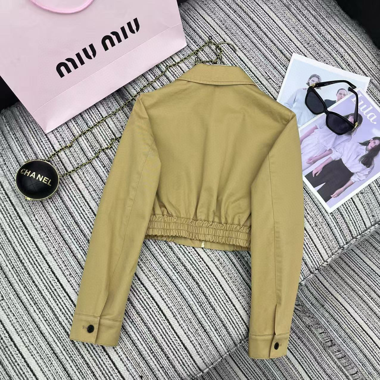 Miu Miu Conjunto de Falda y Chaqueta Corta con Bordado y Cierre 10 i1753526327518 2735 0 8