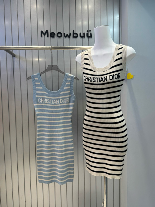 Elegante Vestido Dior de Punto con Rayas y Logotipo Bordado 16 Elegante Vestido Dior de Punto con Rayas y Logotipo Bordado