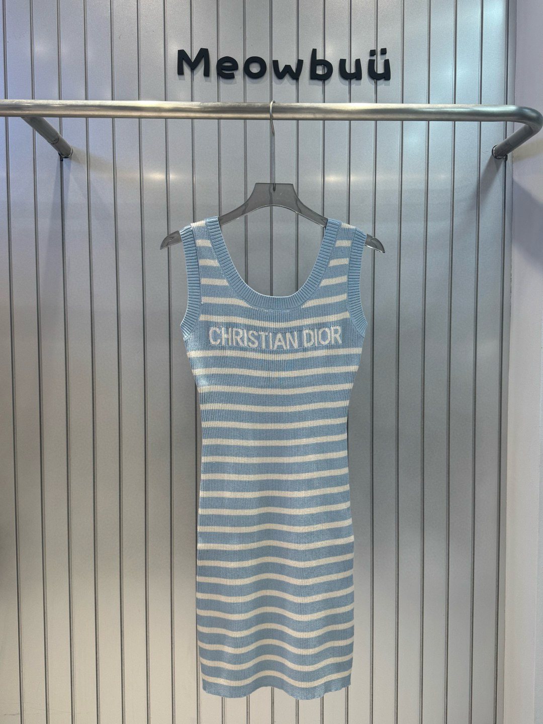 Elegante Vestido Dior de Punto con Rayas y Logotipo Bordado 5 i1753526995574 1036 0 3
