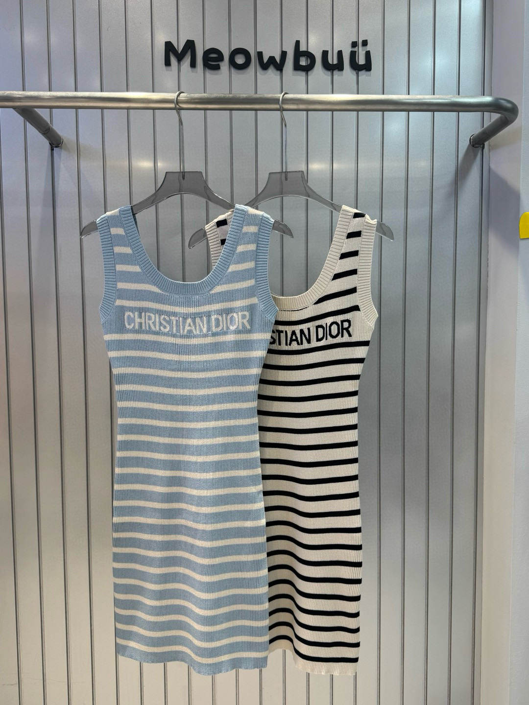 Elegante Vestido Dior de Punto con Rayas y Logotipo Bordado 3 i1753526995574 5126 0 1