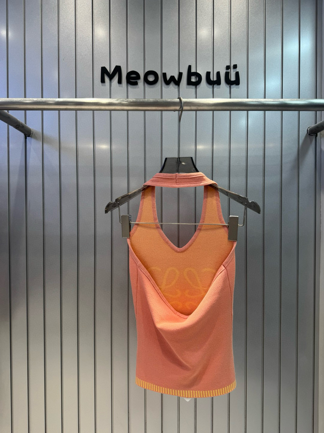Elegante Top de Punto con Logo Loewe, Diseño Jacquard y Espalda Descubierta 7 i1753534917833 7529 0 5