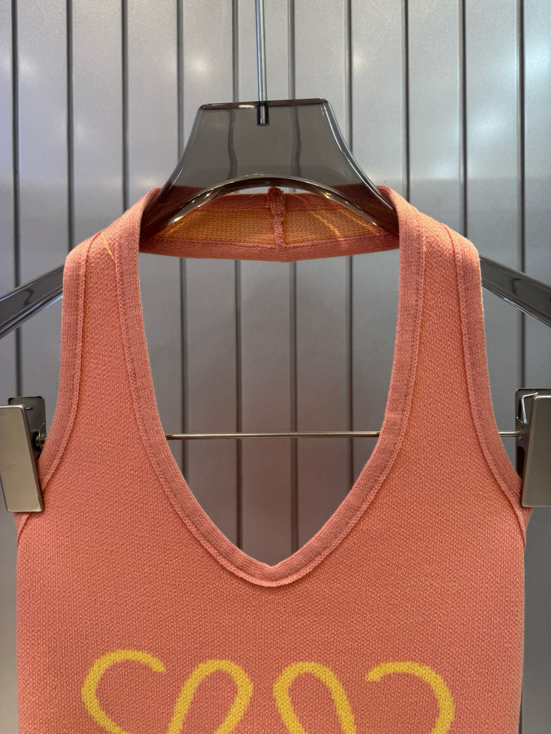 Elegante Top de Punto con Logo Loewe, Diseño Jacquard y Espalda Descubierta 8 i1753534919838 5892 0 6