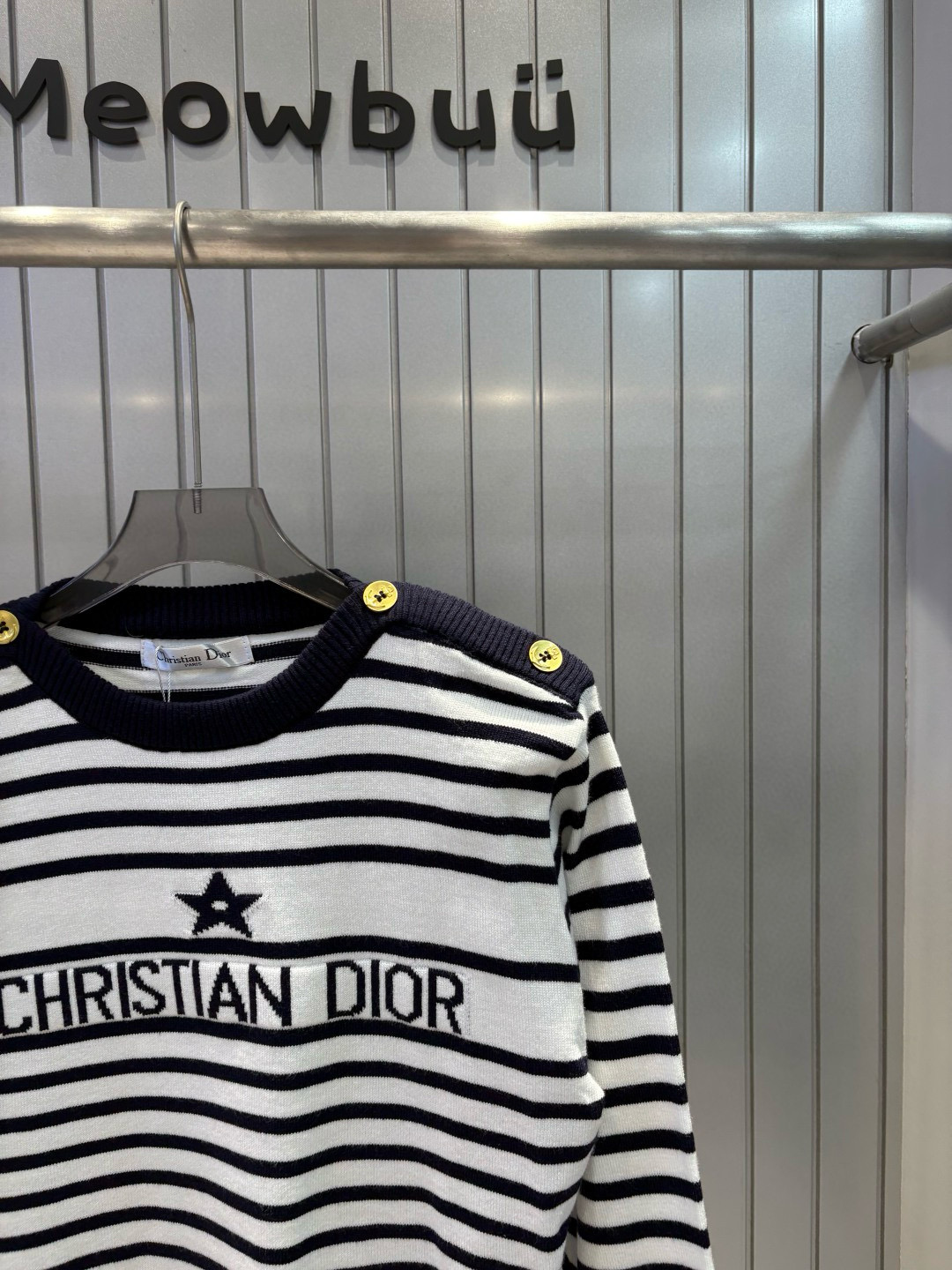Suéter Dior Rayas Marineras con Estrellas y Botones Dorados en Hombros 3 i1753535051151 8116 0 1