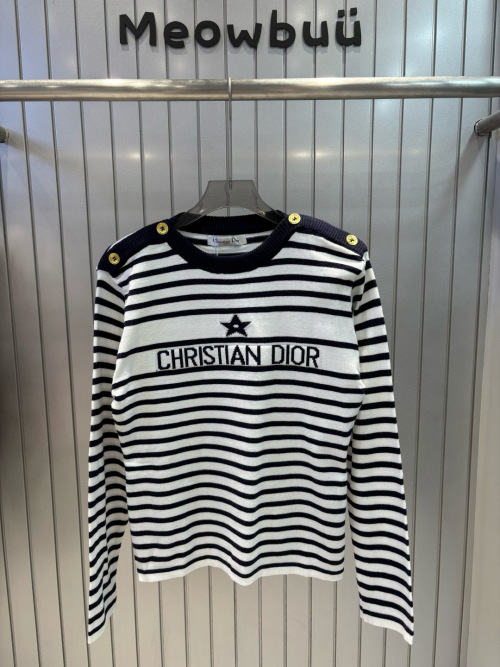 Suéter Dior Rayas Marineras con Estrellas y Botones Dorados en Hombros 15 Suéter Dior Rayas Marineras con Estrellas y Botones Dorados en Hombros